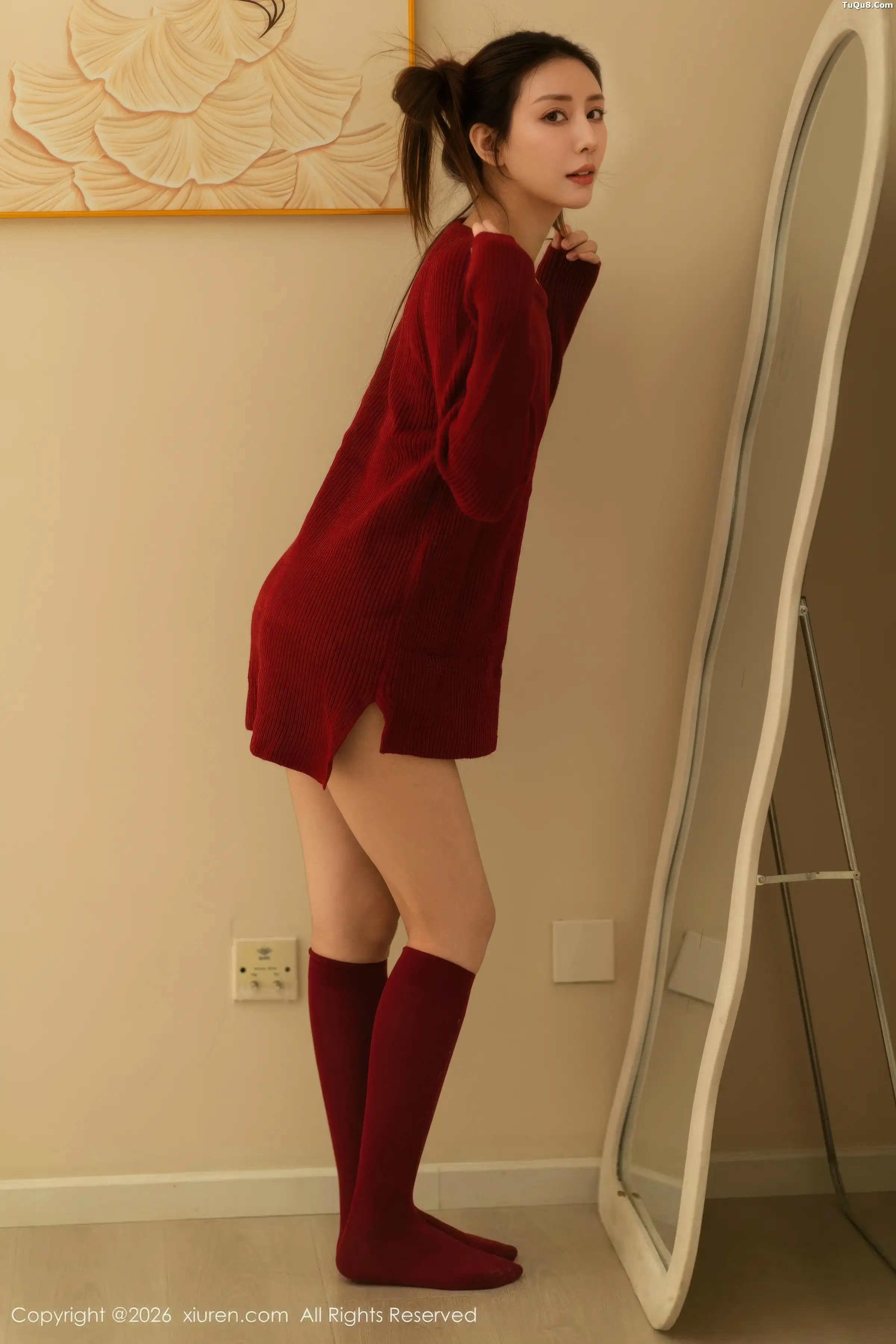 悦兮性感深红色毛衣配红色丝袜秀曼妙身姿迷人绝美写真 第 65 张