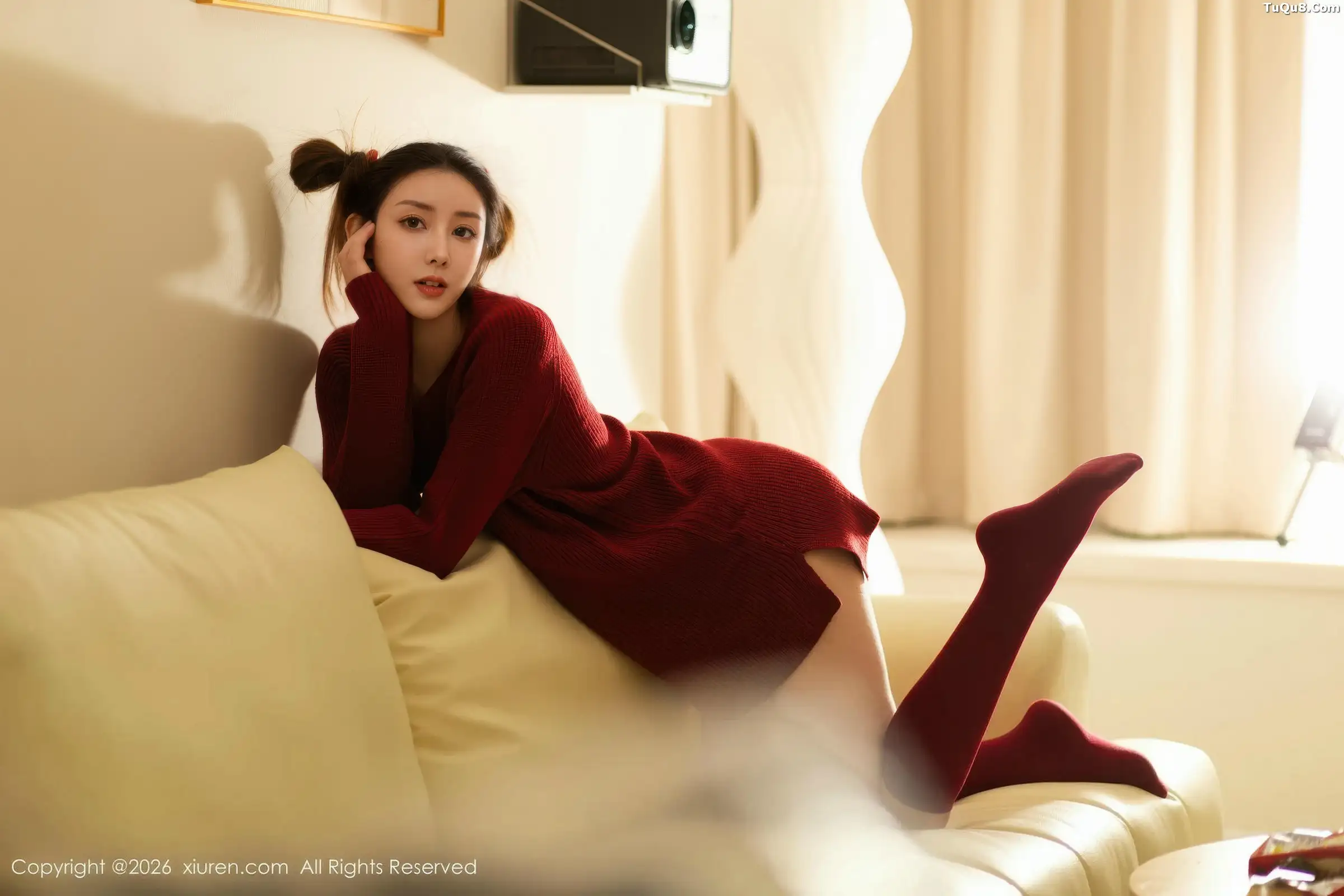 悦兮性感深红色毛衣配红色丝袜秀曼妙身姿迷人绝美写真 第 81 张