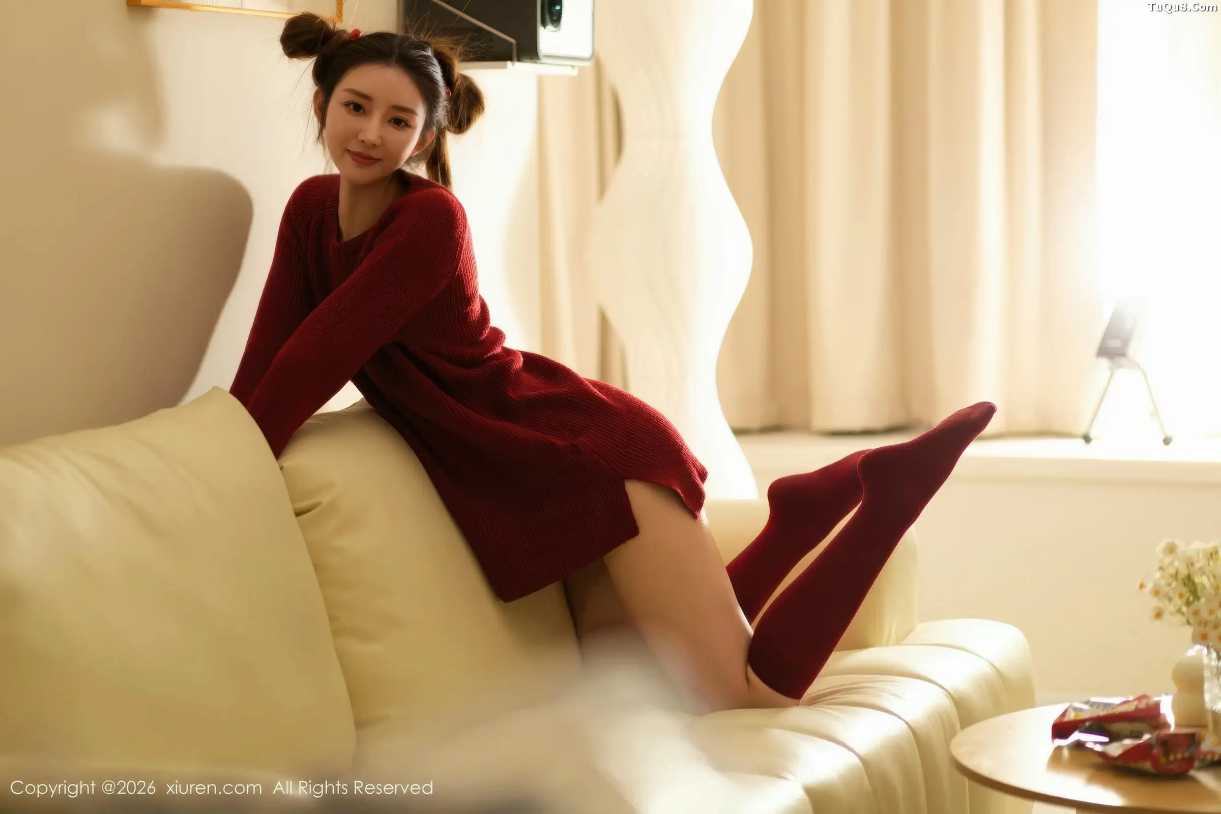 悦兮性感深红色毛衣配红色丝袜秀曼妙身姿迷人绝美写真 第 86 张