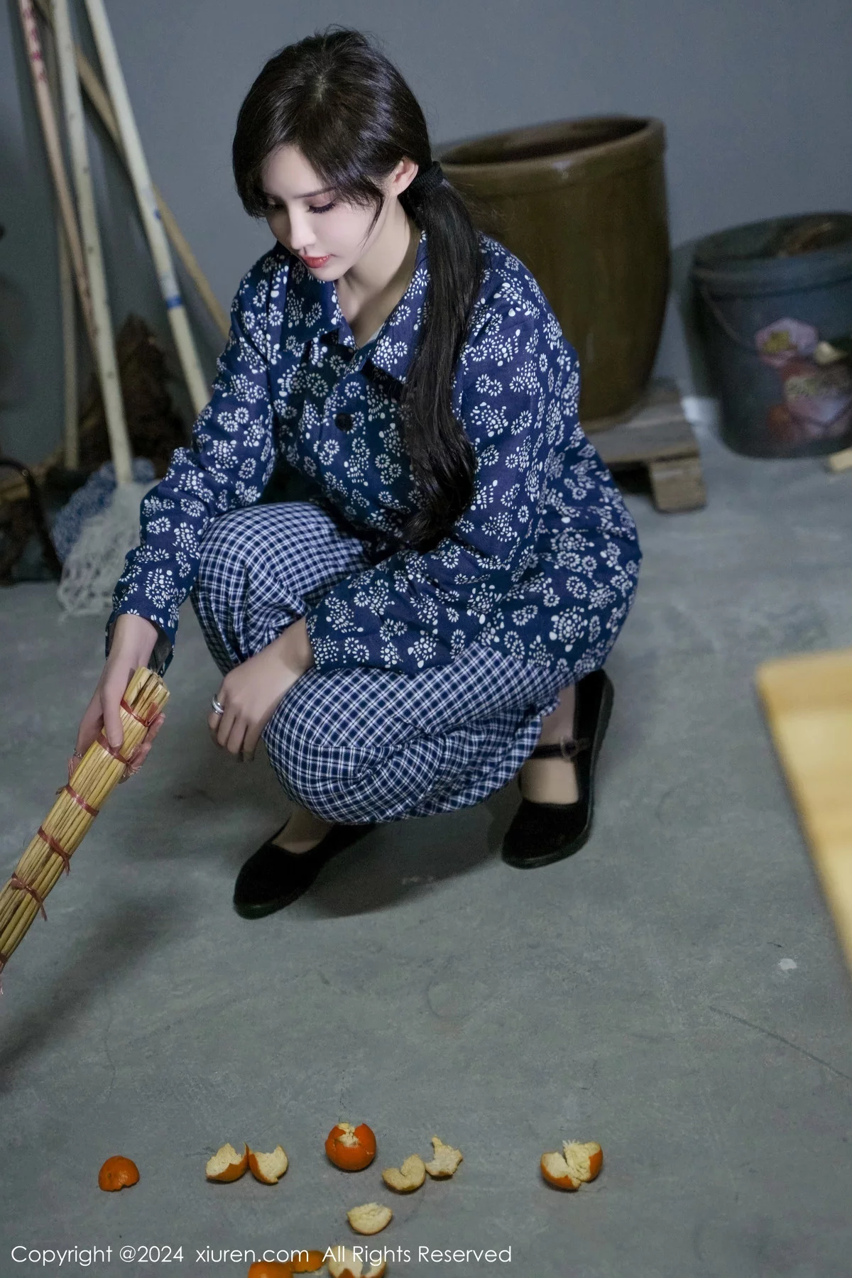 Carol周妍希宿舍拍摄私房床上超薄肉丝秀翘臀美腿绝美写真 第 2 张