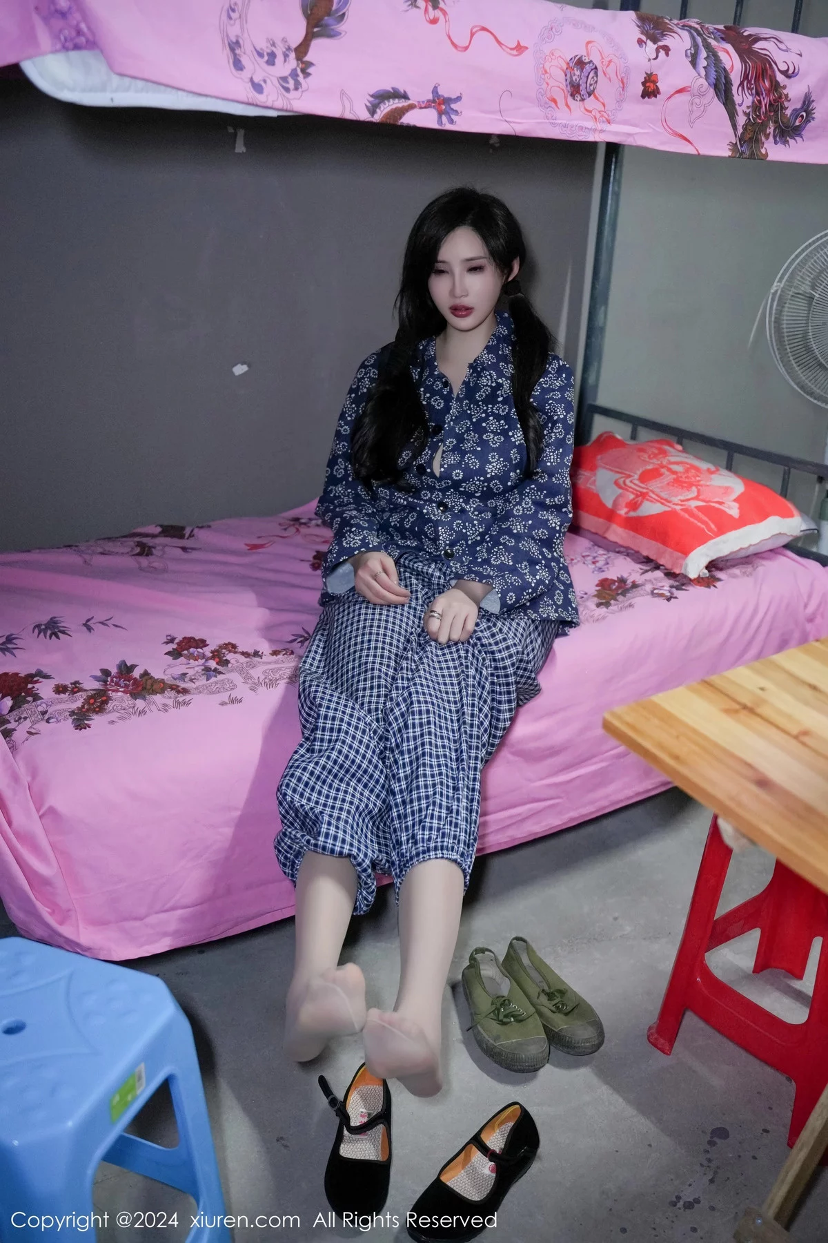 Carol周妍希宿舍拍摄私房床上超薄肉丝秀翘臀美腿绝美写真 第 20 张