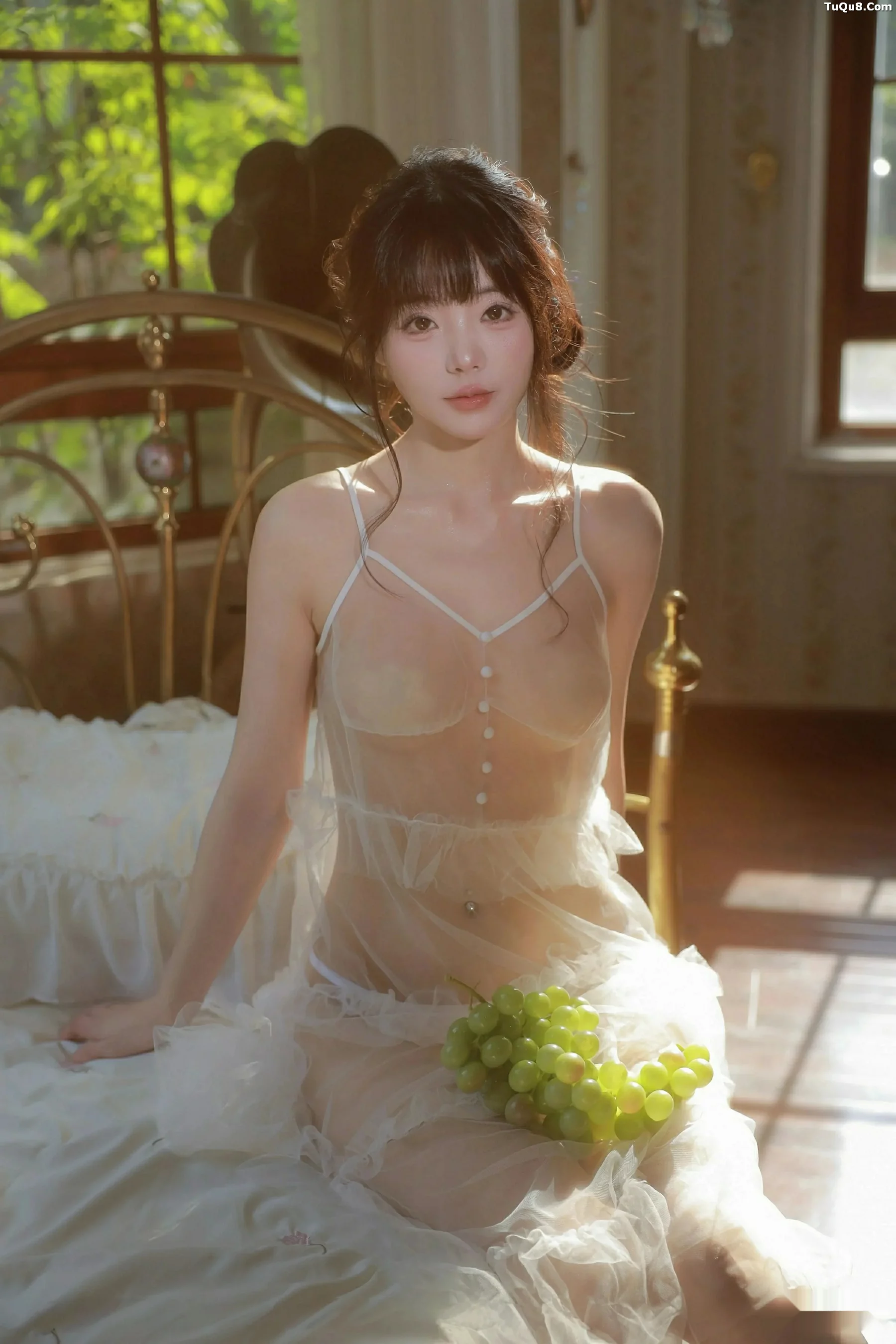 佘贝拉Bella性感连衣长裙露白色情趣内衣秀完美身材绝美写真 第 102 张