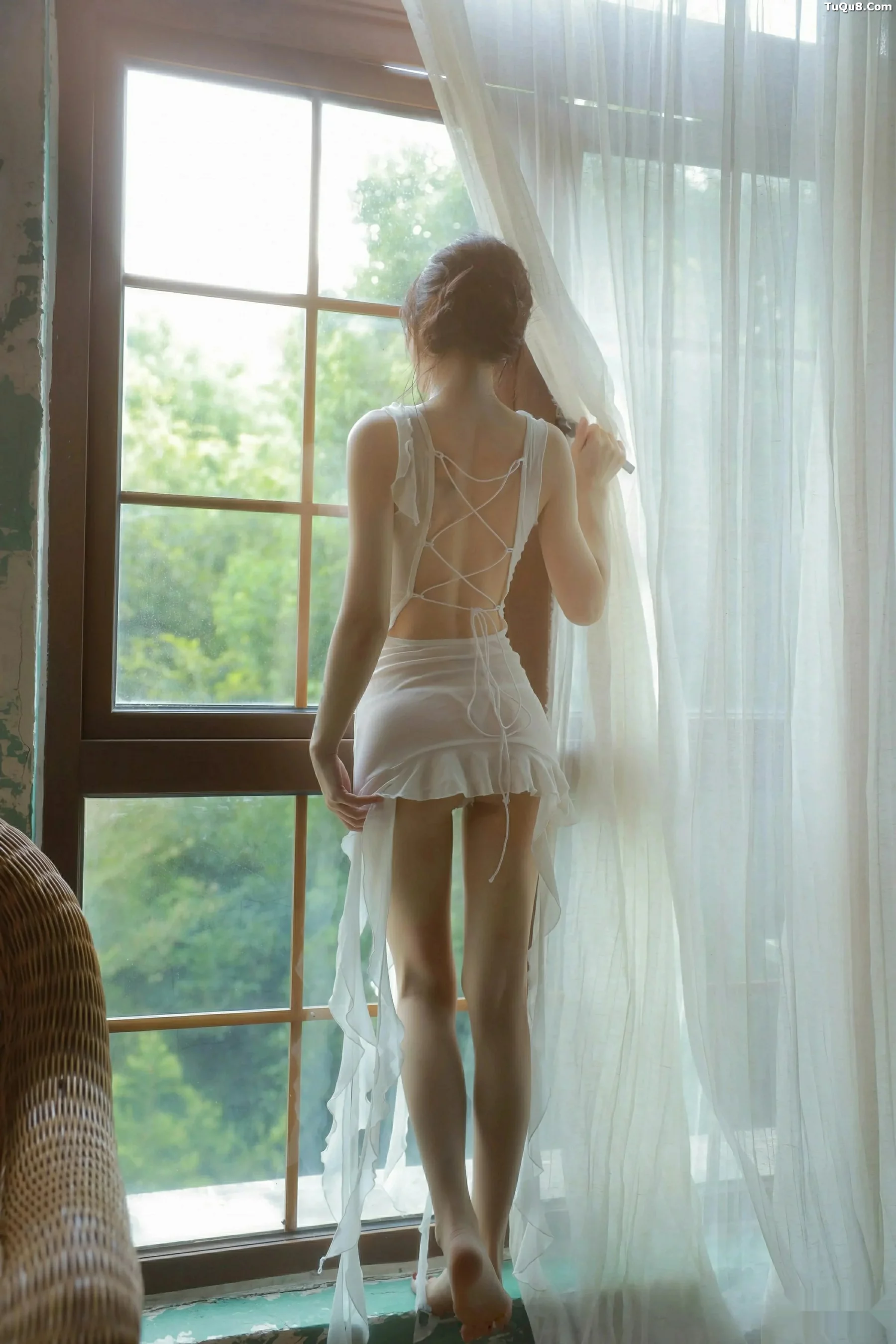 佘贝拉Bella性感连衣长裙露白色情趣内衣秀完美身材绝美写真 第 106 张