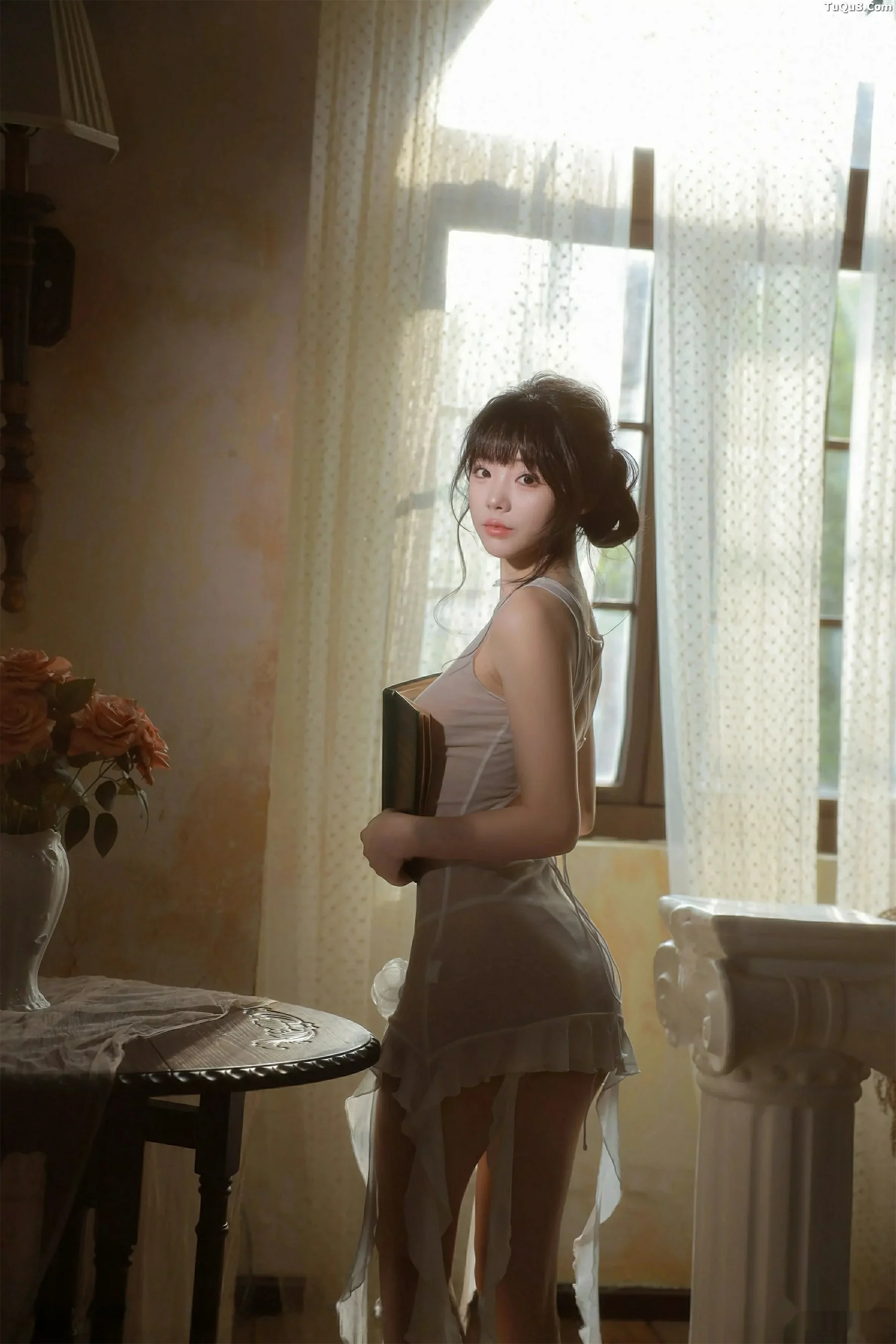 佘贝拉Bella性感连衣长裙露白色情趣内衣秀完美身材绝美写真 第 108 张