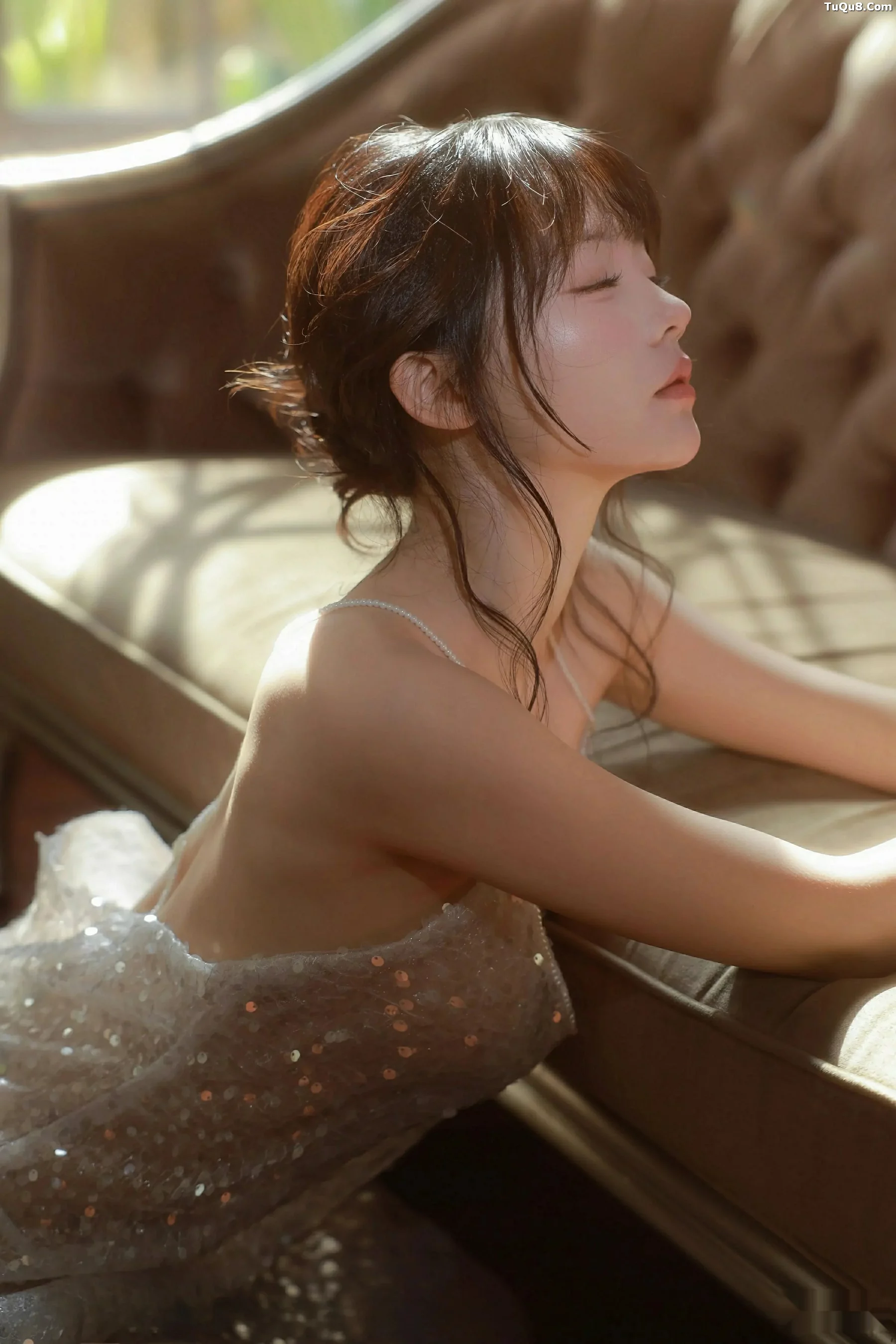 佘贝拉Bella性感连衣长裙露白色情趣内衣秀完美身材绝美写真 第 22 张