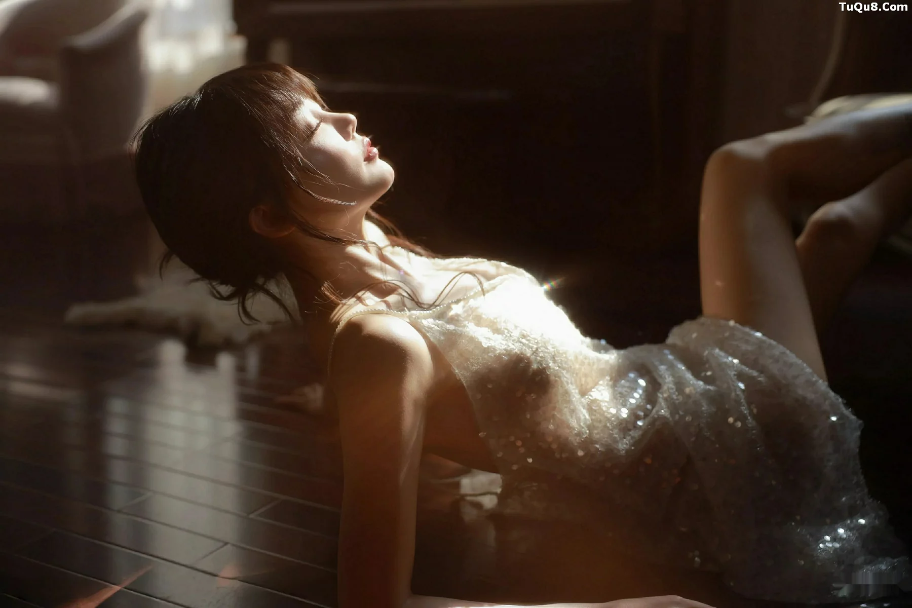 佘贝拉Bella性感连衣长裙露白色情趣内衣秀完美身材绝美写真 第 49 张