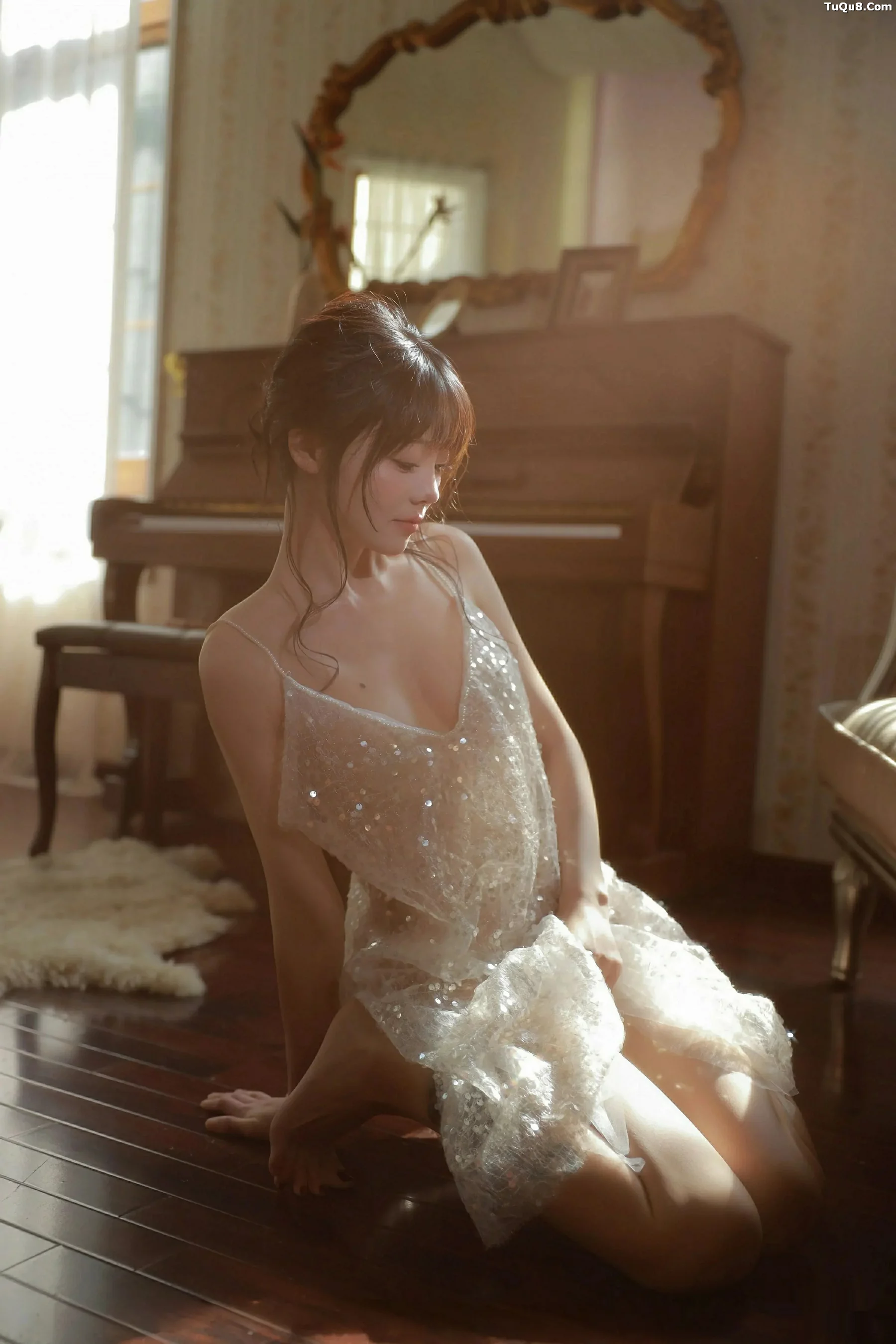 佘贝拉Bella性感连衣长裙露白色情趣内衣秀完美身材绝美写真 第 54 张