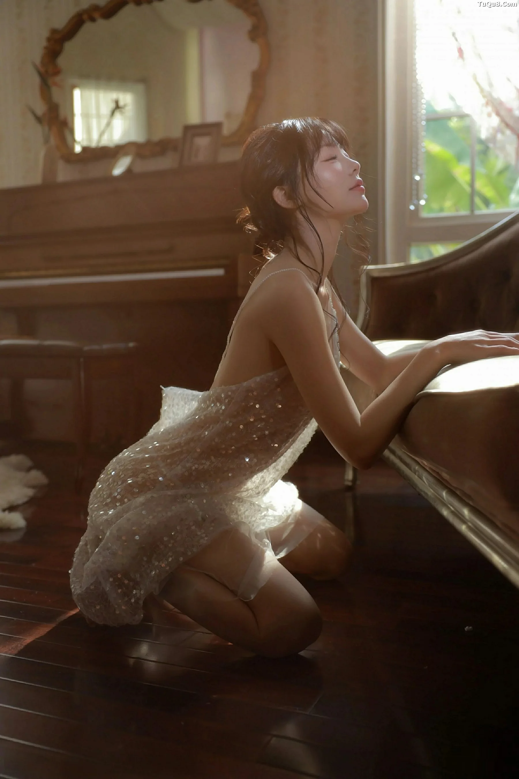 佘贝拉Bella性感连衣长裙露白色情趣内衣秀完美身材绝美写真 第 55 张