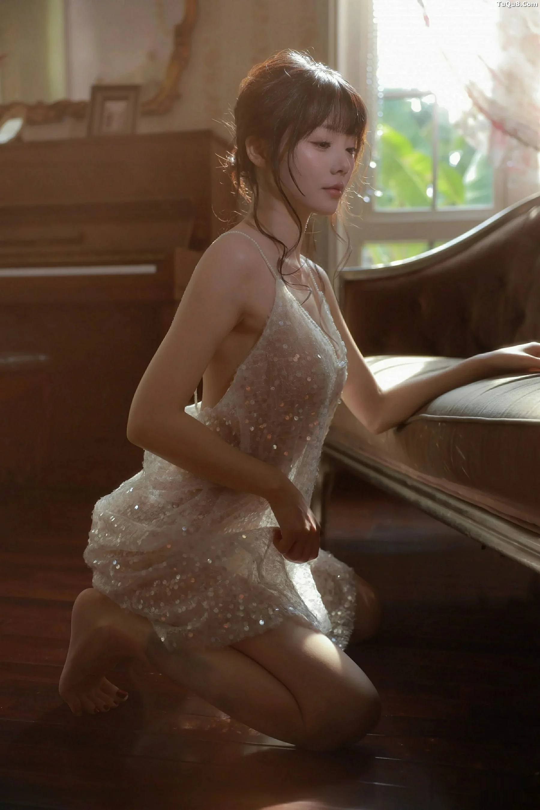 佘贝拉Bella性感连衣长裙露白色情趣内衣秀完美身材绝美写真 第 57 张