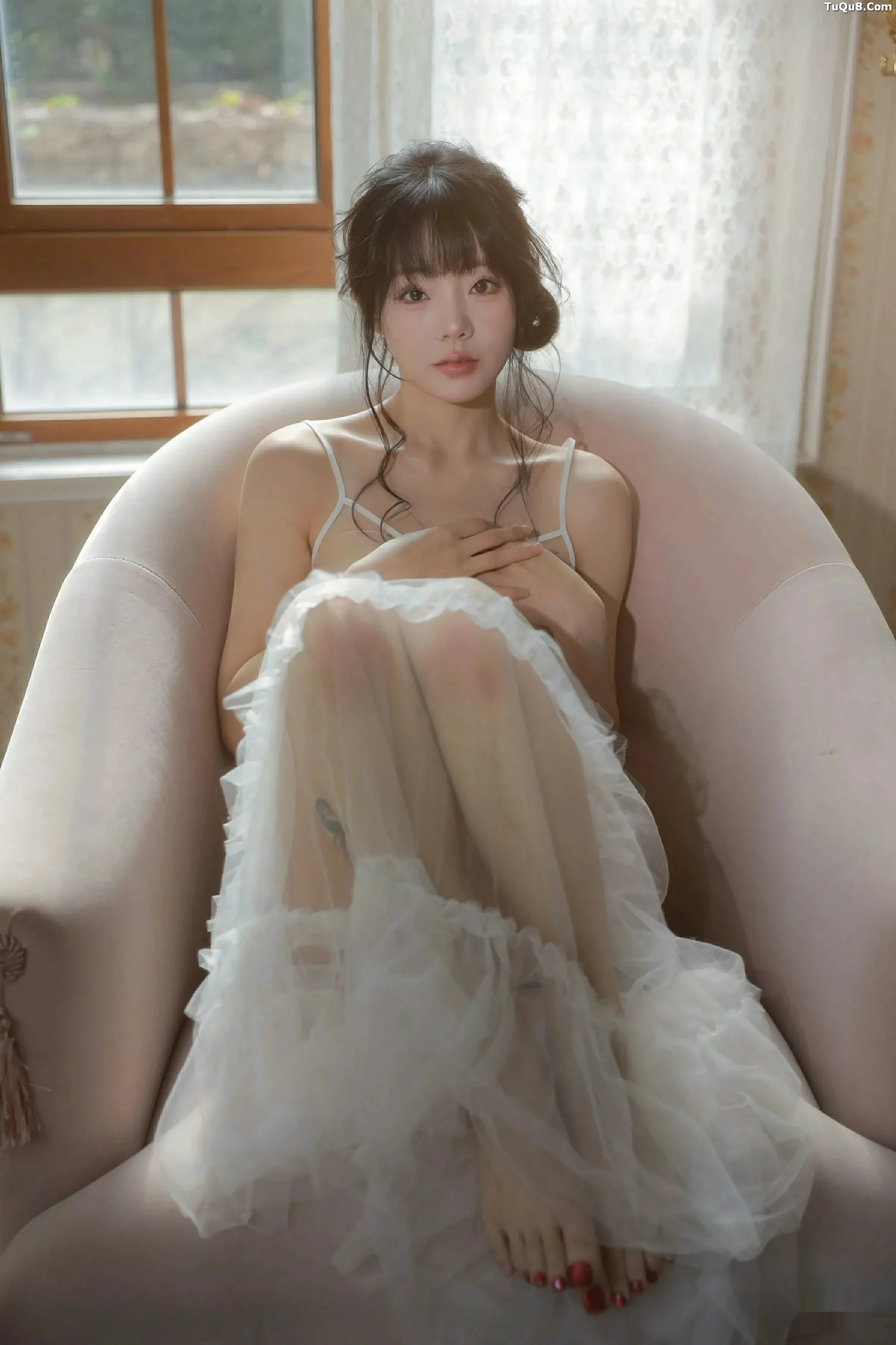佘贝拉Bella性感连衣长裙露白色情趣内衣秀完美身材绝美写真 第 65 张