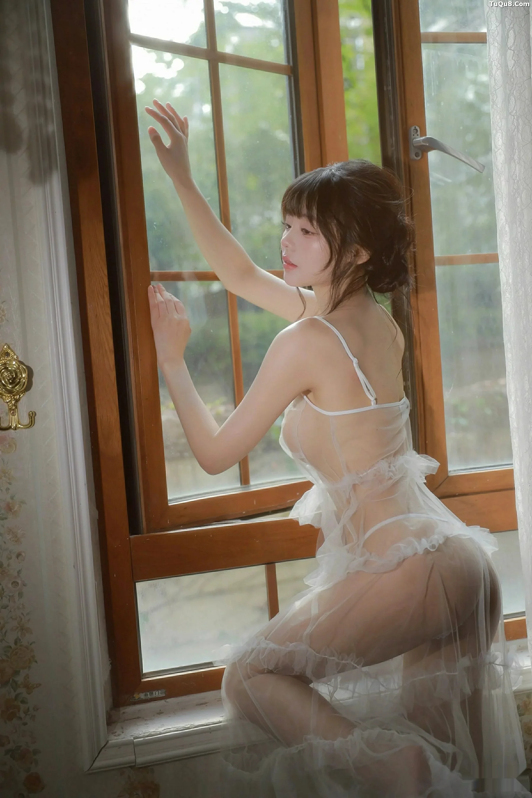 佘贝拉Bella性感连衣长裙露白色情趣内衣秀完美身材绝美写真 第 81 张