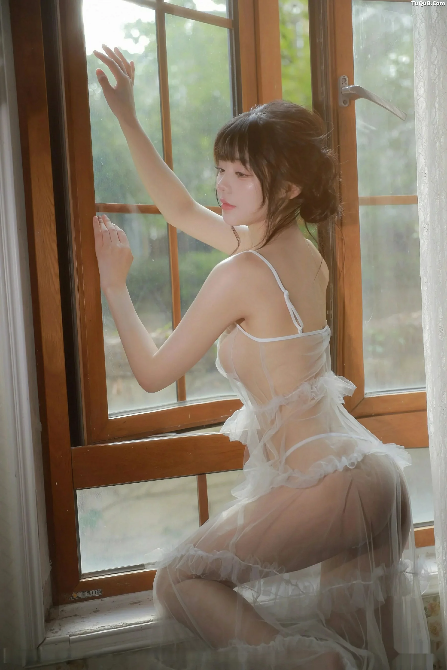 佘贝拉Bella性感连衣长裙露白色情趣内衣秀完美身材绝美写真 第 84 张