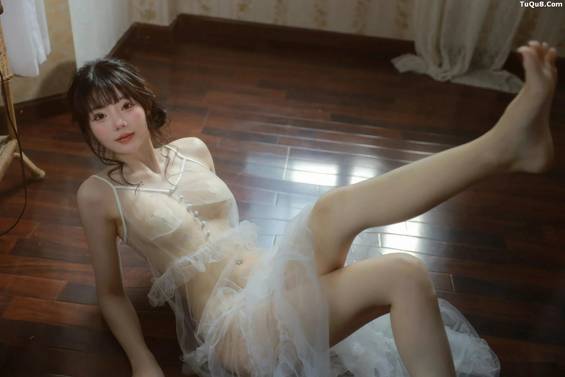 佘贝拉Bella性感连衣长裙露白色情趣内衣秀完美身材绝美写真 第 89 张