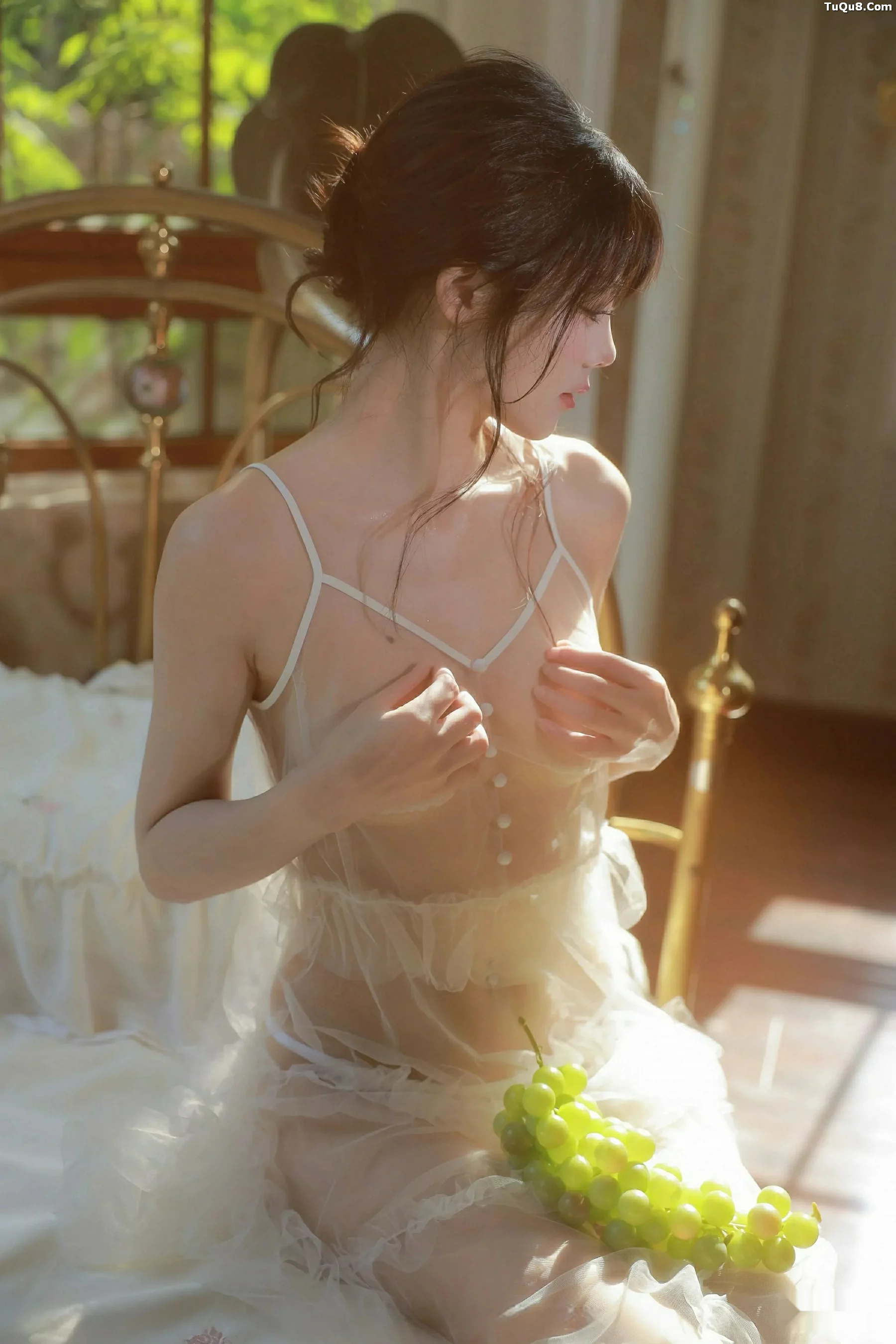 佘贝拉Bella性感连衣长裙露白色情趣内衣秀完美身材绝美写真 第 97 张