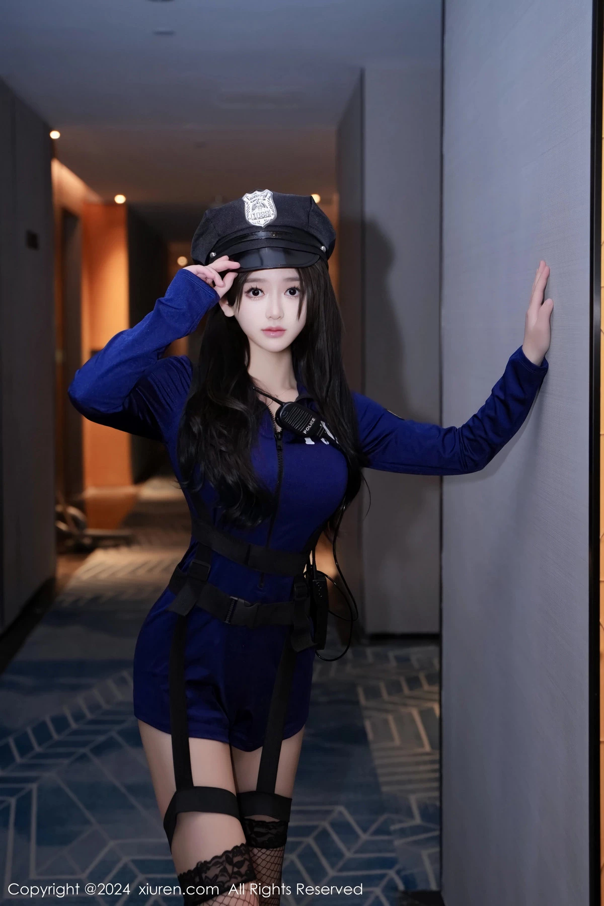 奶茶味的包子性感深蓝情趣制服配黑丝吊袜极致魅惑写真 第 67 张