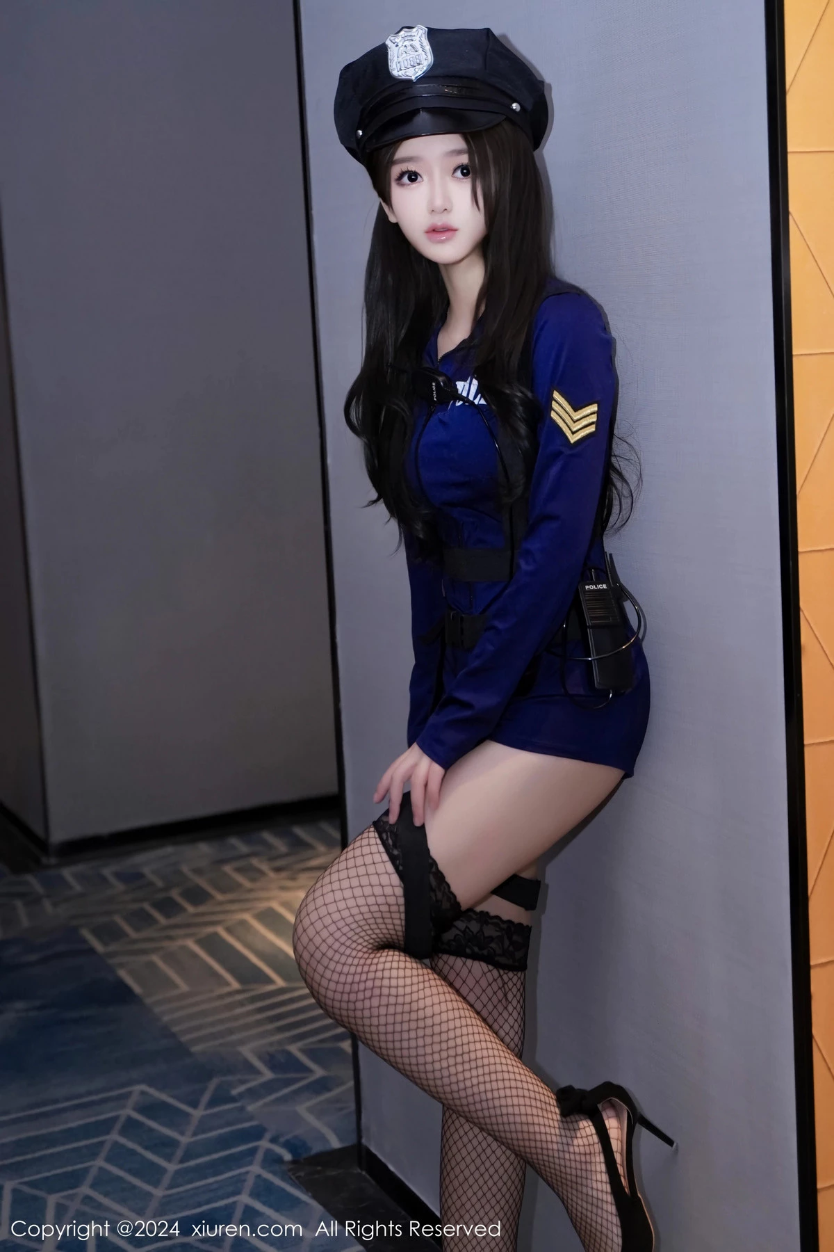 奶茶味的包子性感深蓝情趣制服配黑丝吊袜极致魅惑写真 第 77 张