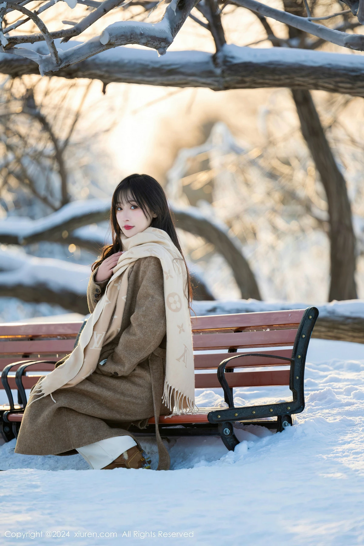林星阑猫女郎装扮性感银白色连体衣秀曼妙身姿迷人绝美写真 第 2 张