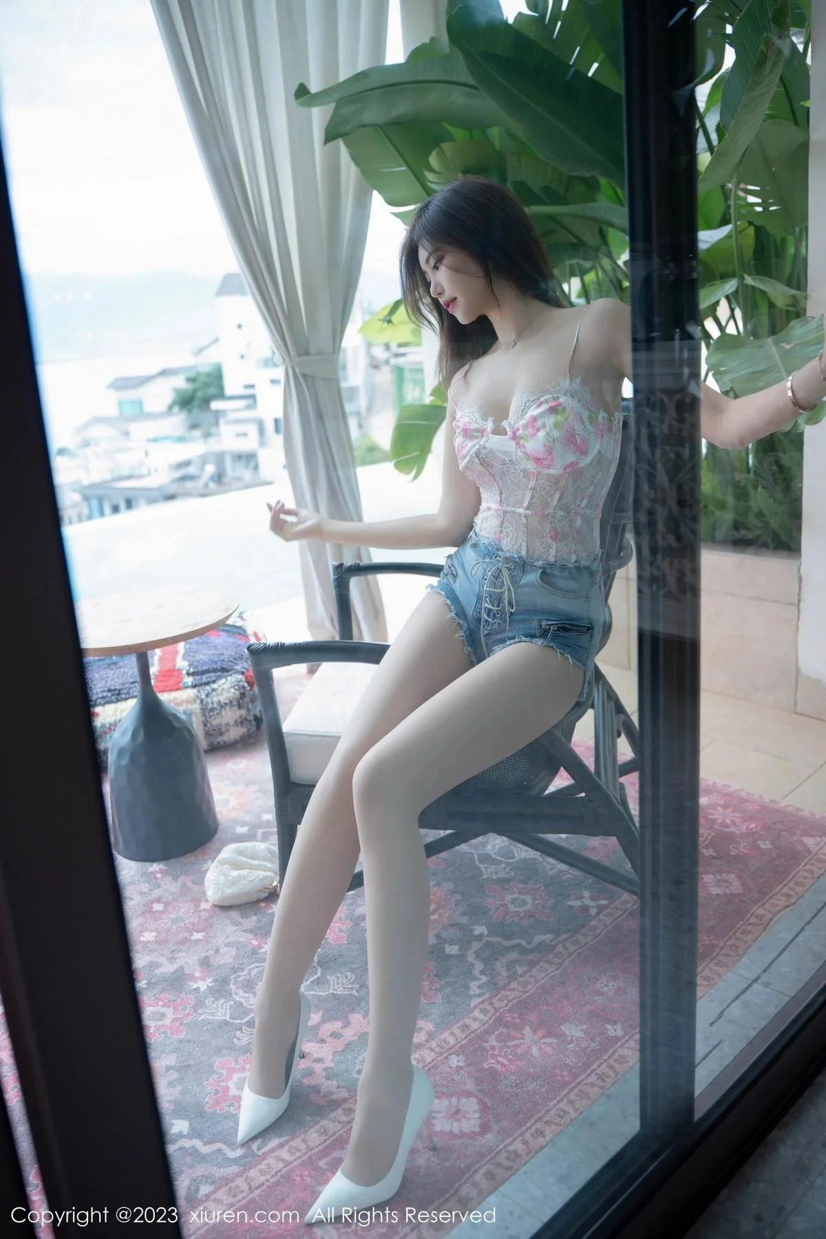 绮里嘉ula脱性感超短牛仔裤露超薄肉丝秀曼妙身姿绝美写真 第 10 张