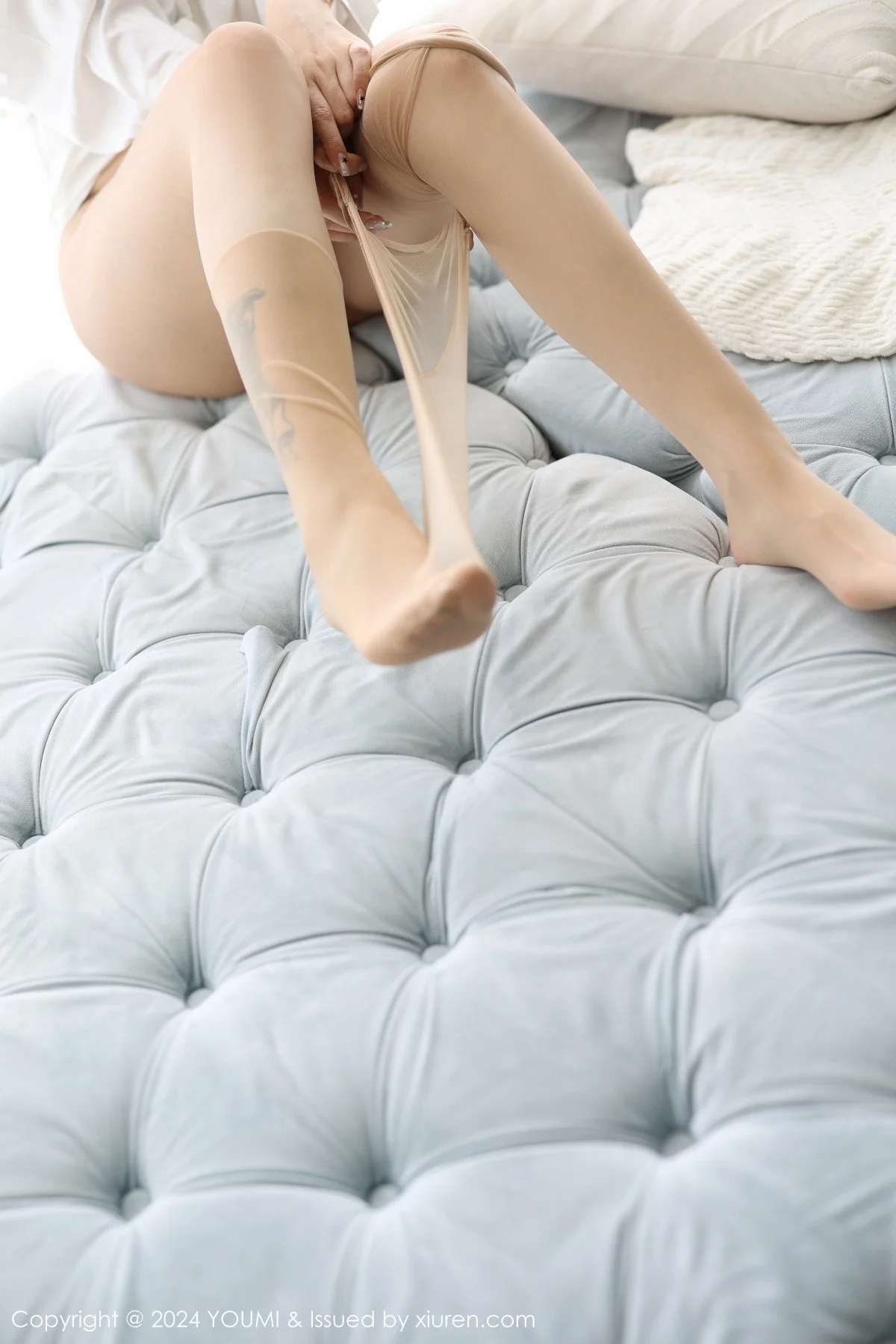 王雨纯私房性感白色衬衫配超薄肉丝秀曼妙身姿完美绝美写真 第 115 张