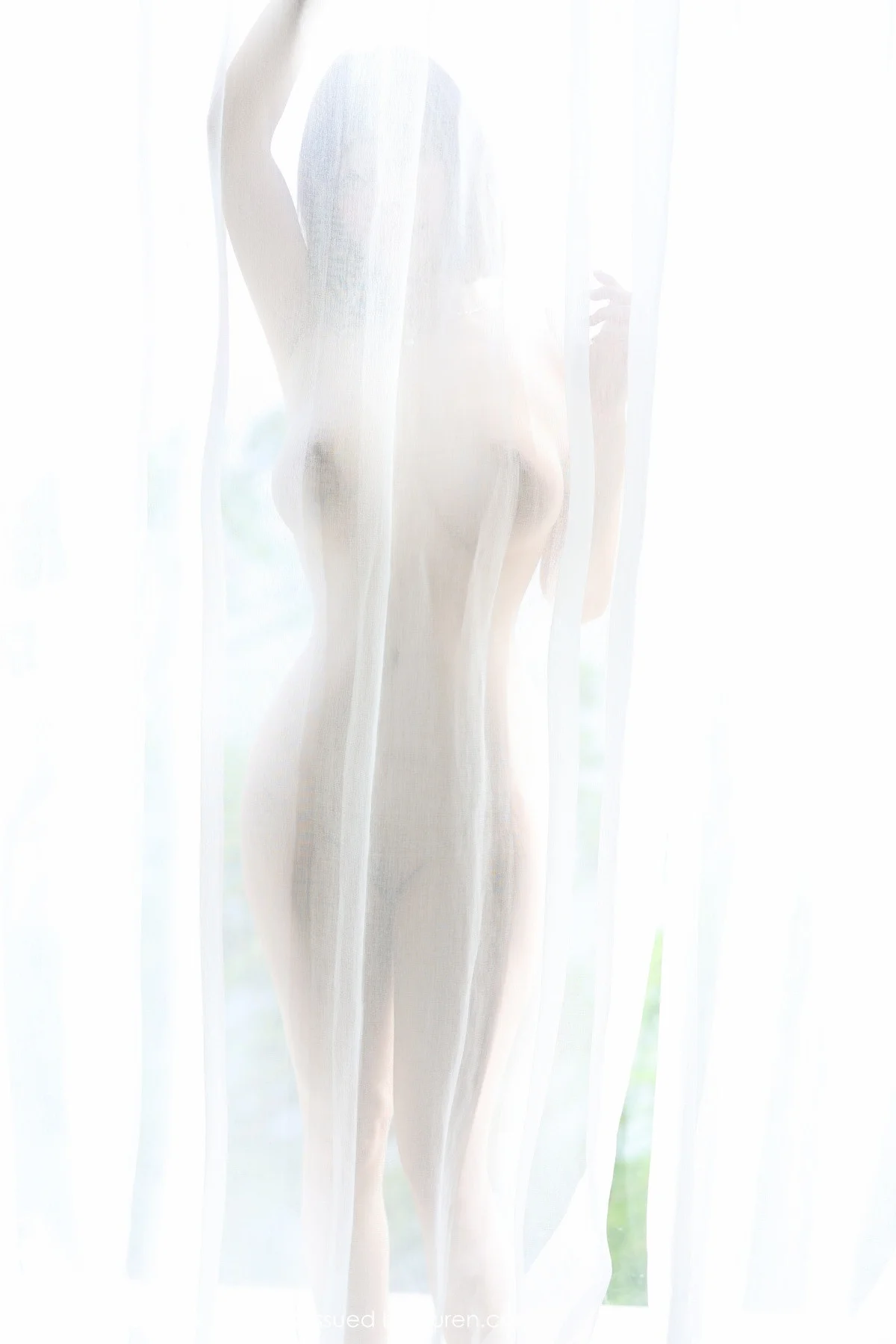 王雨纯私房性感白色衬衫配超薄肉丝秀曼妙身姿完美绝美写真 第 166 张