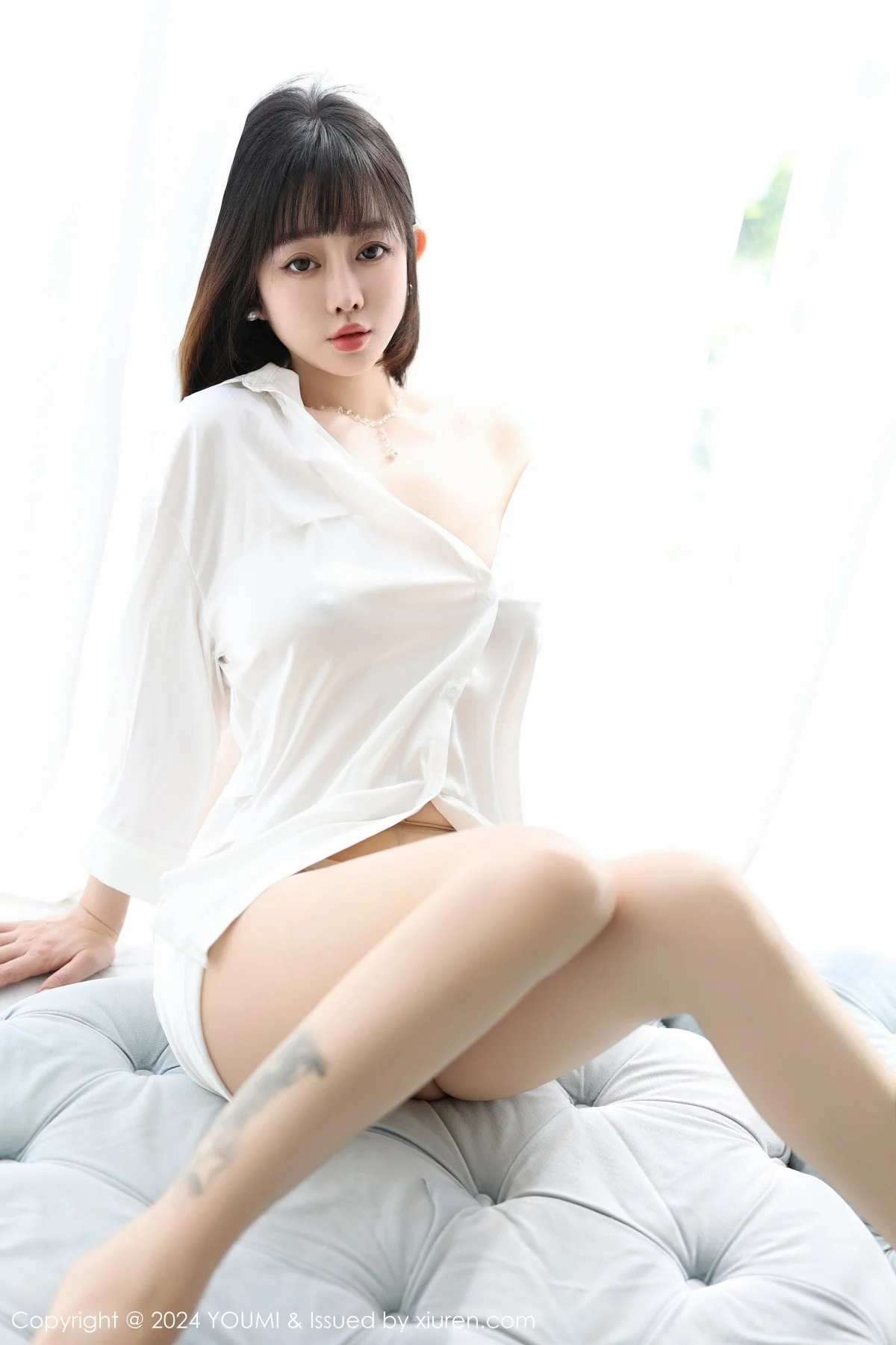 王雨纯私房性感白色衬衫配超薄肉丝秀曼妙身姿完美绝美写真 第 29 张
