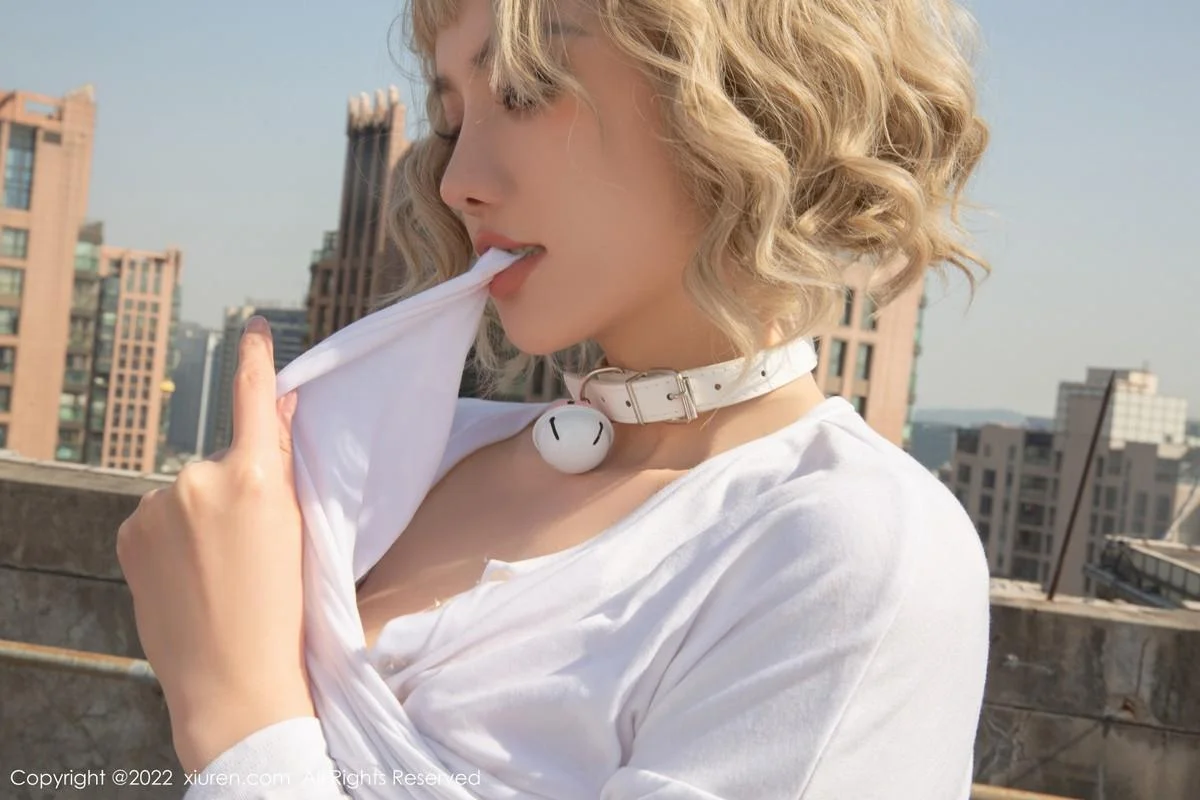 就是阿朱啊云南旅拍性感服饰半脱露白色内衣完美绝美写真 第 24 张