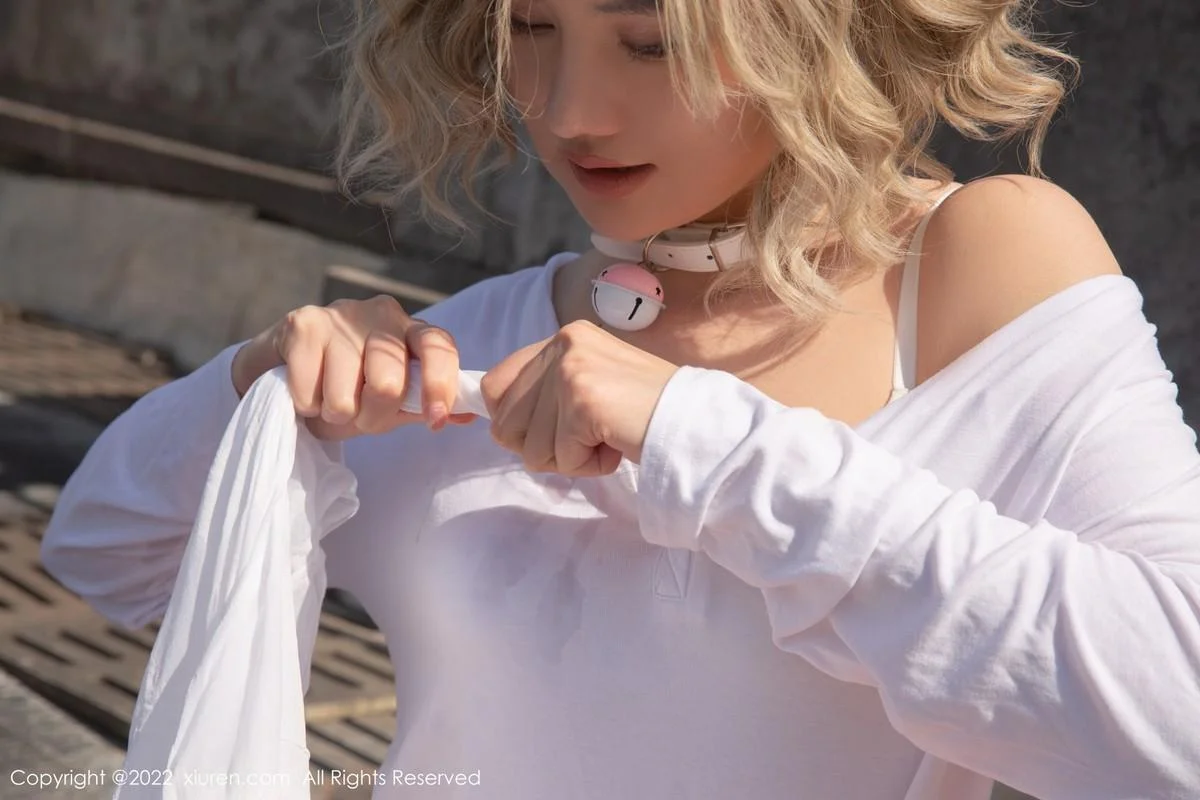 就是阿朱啊云南旅拍性感服饰半脱露白色内衣完美绝美写真 第 50 张