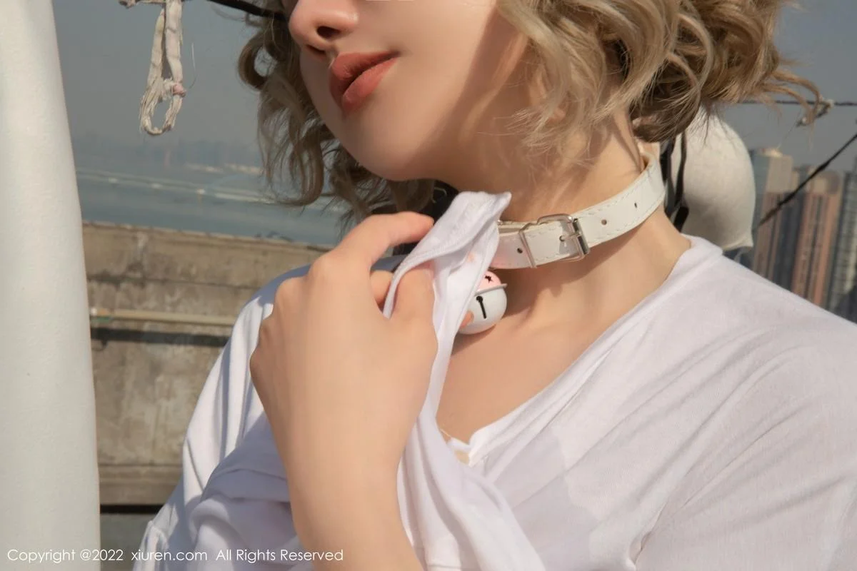 就是阿朱啊云南旅拍性感服饰半脱露白色内衣完美绝美写真 第 71 张