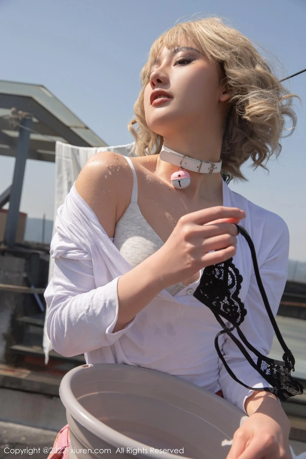 就是阿朱啊云南旅拍性感服饰半脱露白色内衣完美绝美写真 第 8 张