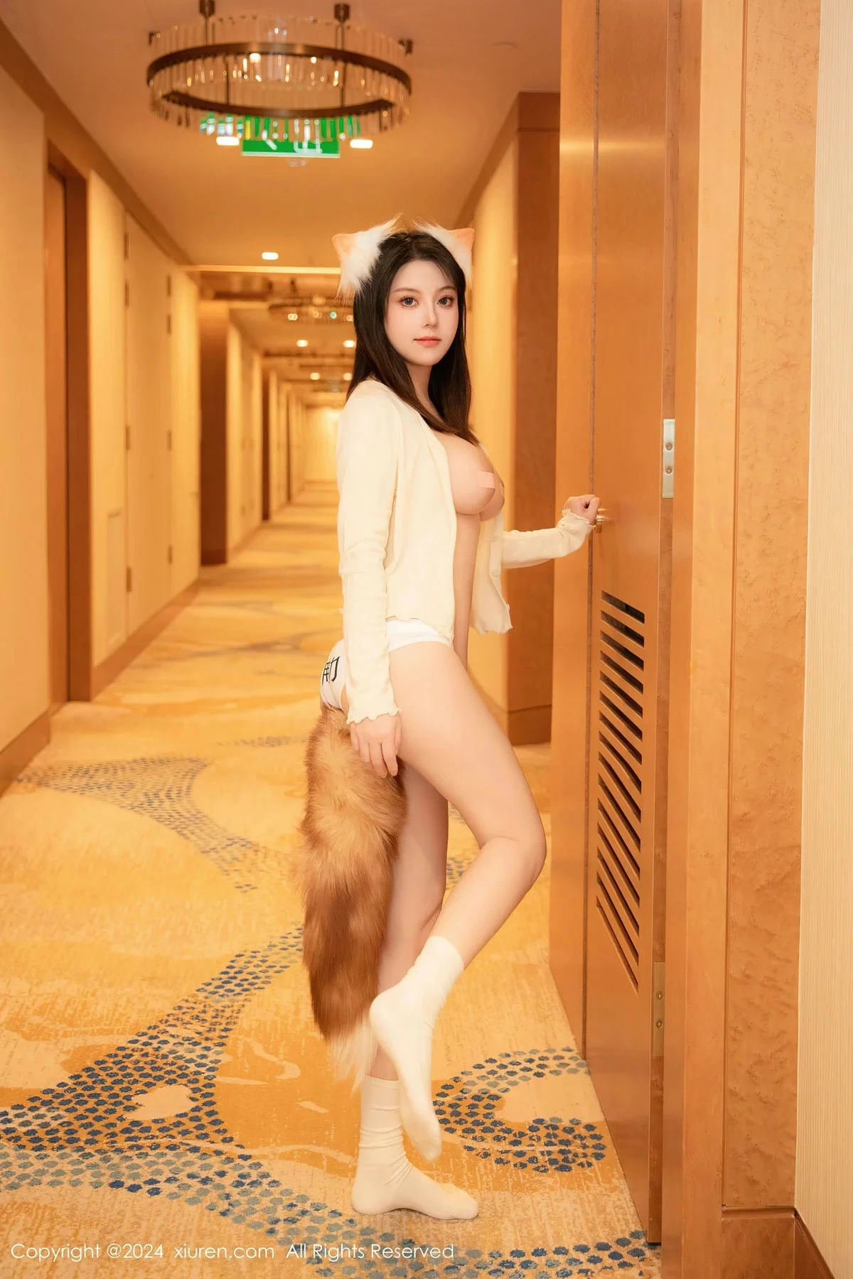 豆瓣酱澳门旅拍性感狐狸装扮淡黄色服饰秀惹火身材绝美写真 第 53 张