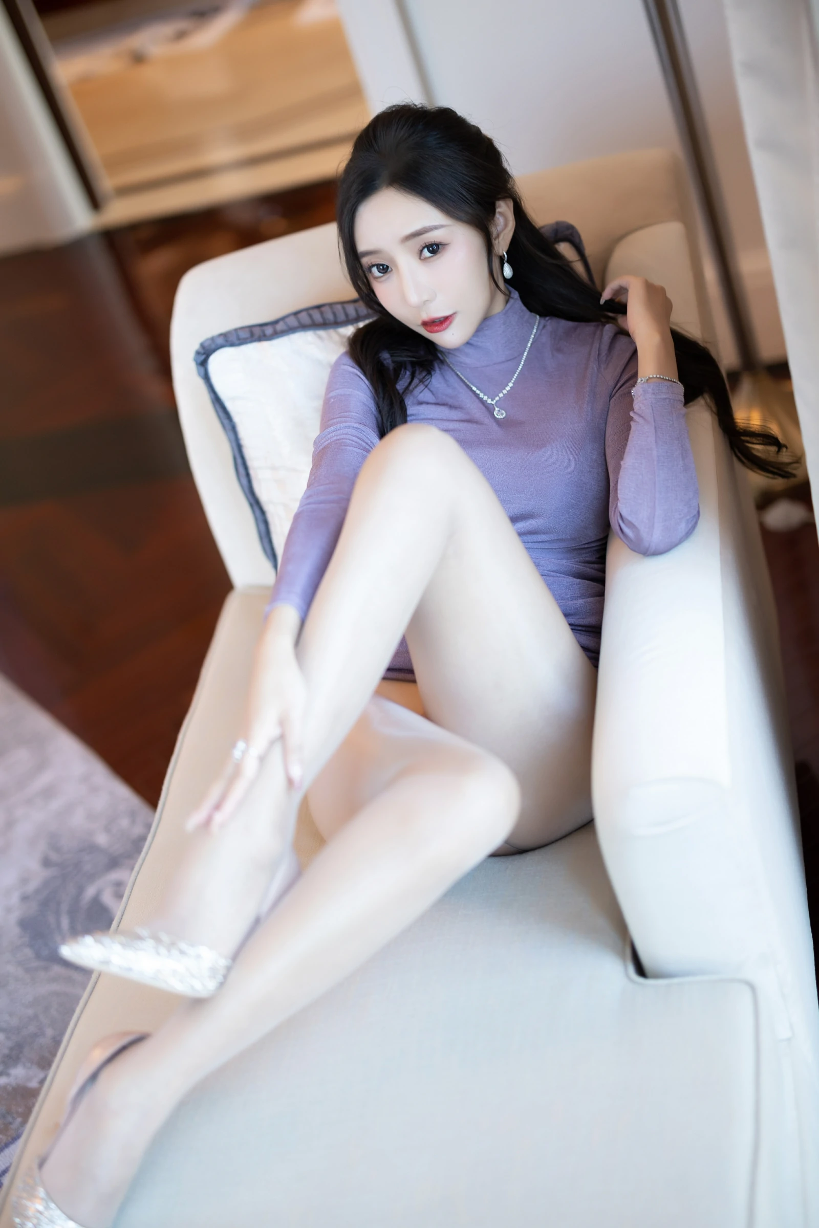 [秀人付费] 王馨瑶Yanni 诱人私拍福利 皮草紫色裙子 第 35 张