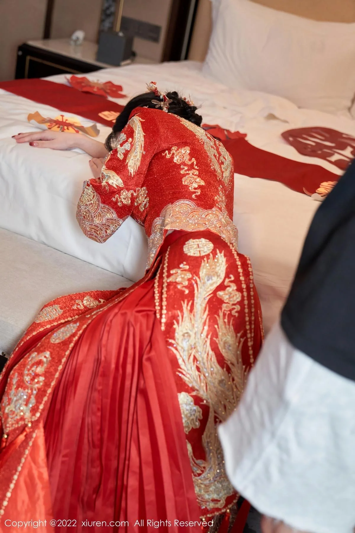 周于希Sally私房脱新娘装露红色蕾丝内衣超薄肉丝绝美写真 第 20 张