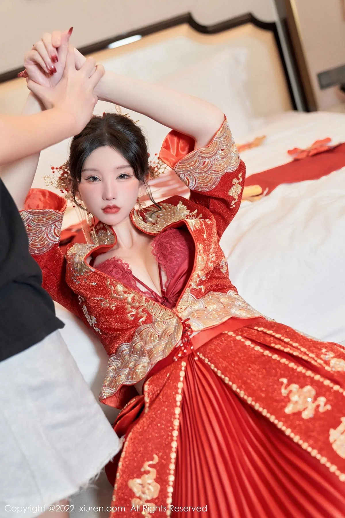 周于希Sally私房脱新娘装露红色蕾丝内衣超薄肉丝绝美写真 第 35 张