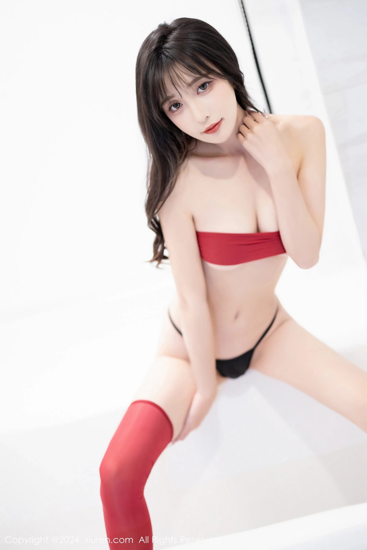 林星阑红色服饰配黑丝袜+黑色情趣服配红丝袜迷人绝美写真 第 5 张