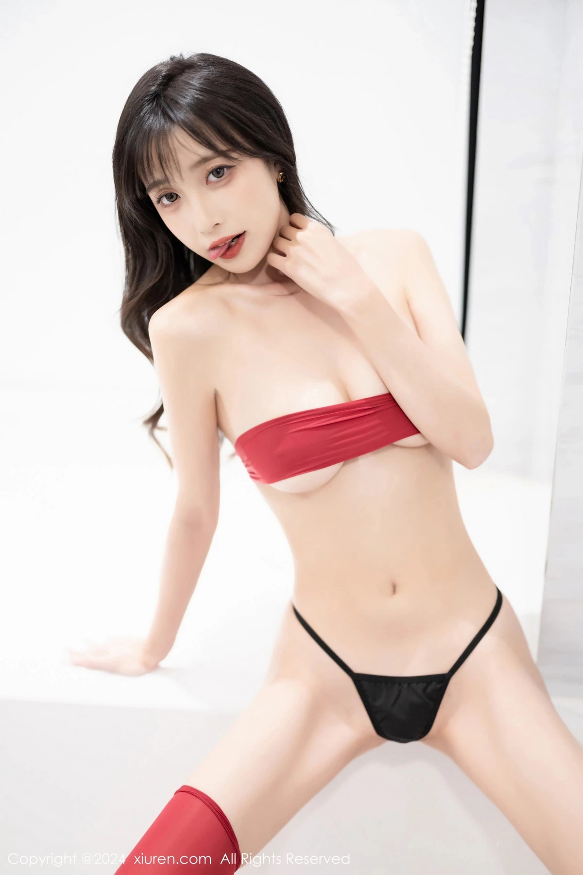 林星阑红色服饰配黑丝袜+黑色情趣服配红丝袜迷人绝美写真 第 7 张