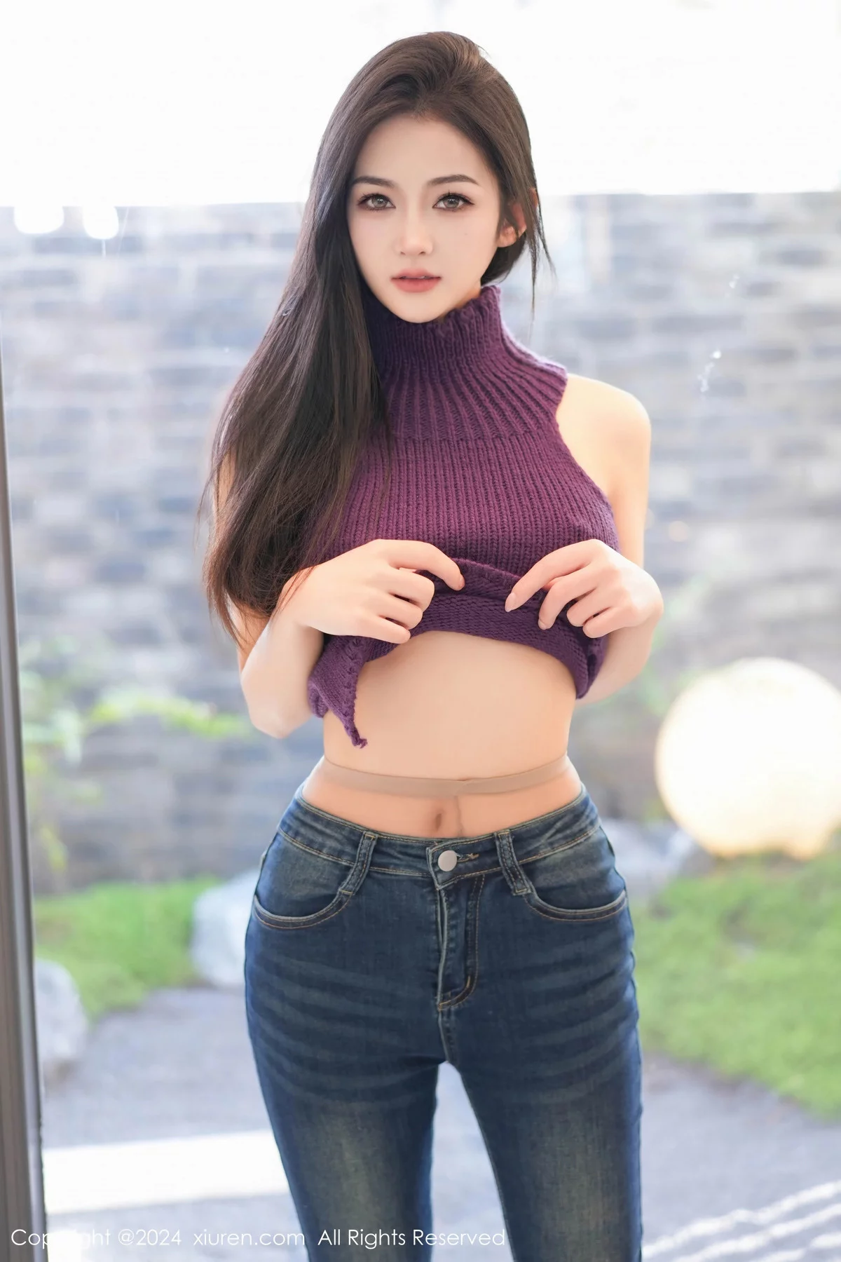 谭小灵性感紫色上衣配牛仔裤露超薄肉丝秀丰腴身姿绝美写真 第 3 张