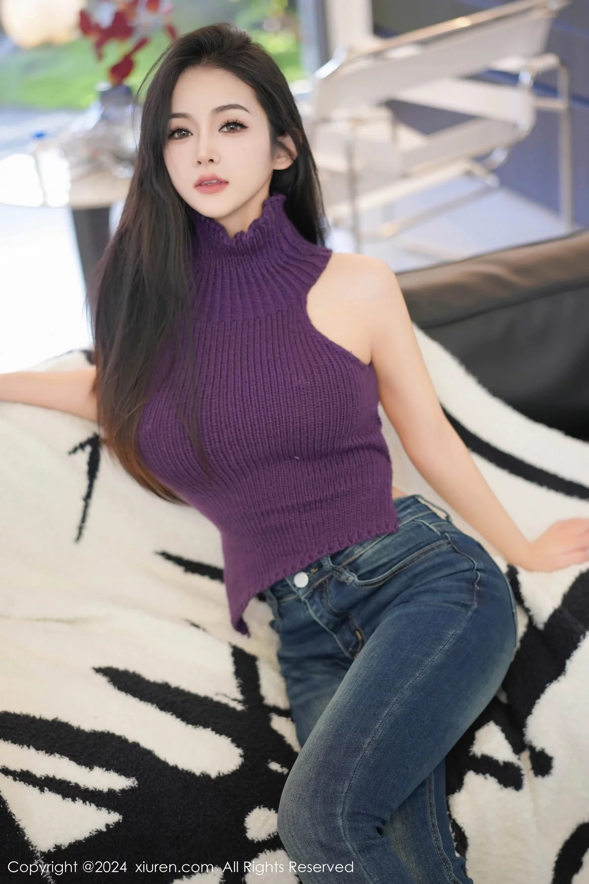 谭小灵性感紫色上衣配牛仔裤露超薄肉丝秀丰腴身姿绝美写真 第 6 张