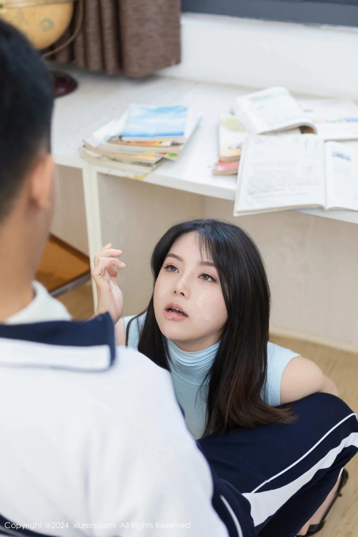 豆瓣酱性感浅蓝上衣配白短裙露超薄肉丝秀丰满身材绝美写真 第 103 张