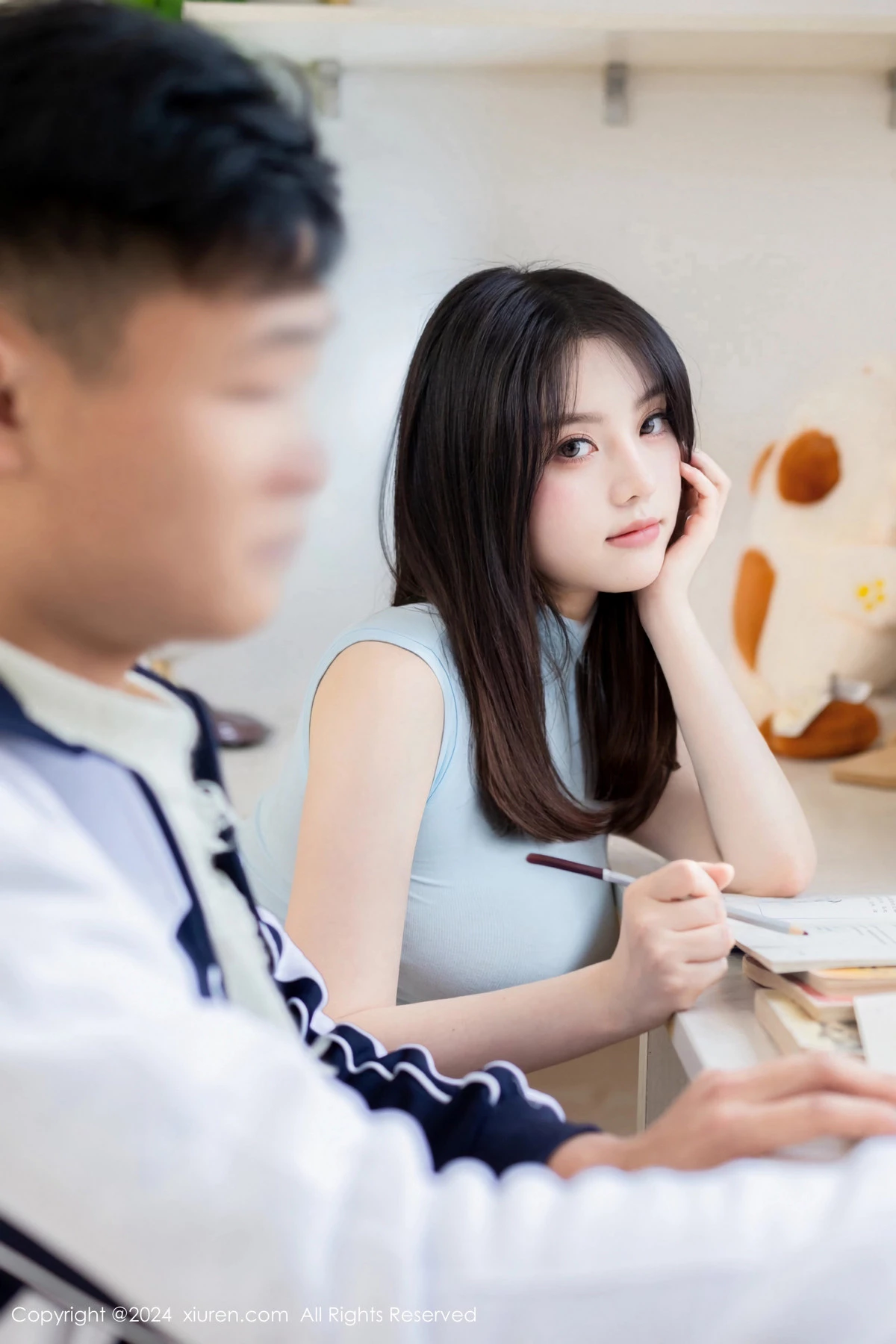 豆瓣酱性感浅蓝上衣配白短裙露超薄肉丝秀丰满身材绝美写真 第 75 张