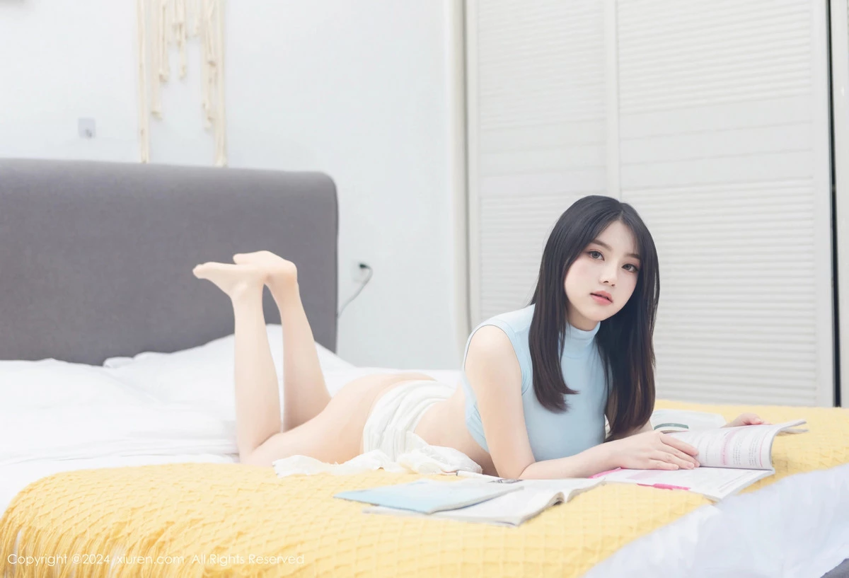 豆瓣酱性感浅蓝上衣配白短裙露超薄肉丝秀丰满身材绝美写真 第 89 张