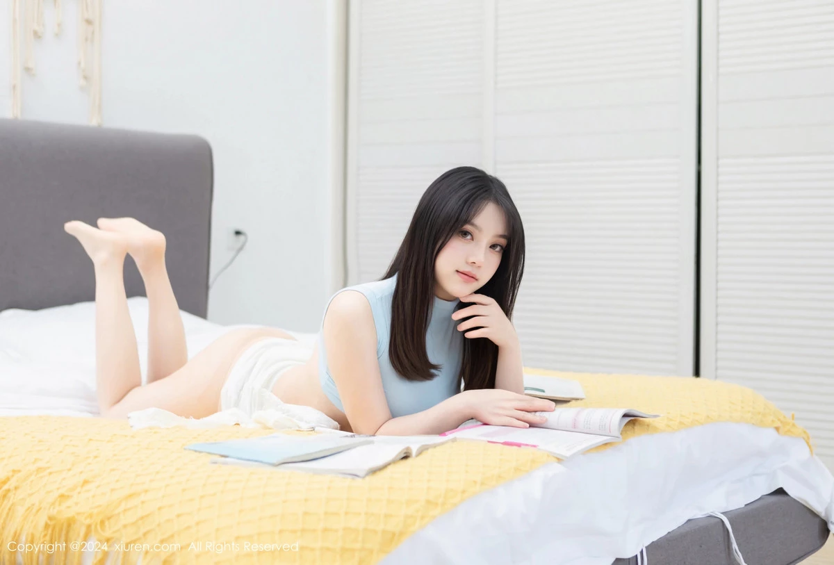 豆瓣酱性感浅蓝上衣配白短裙露超薄肉丝秀丰满身材绝美写真 第 91 张