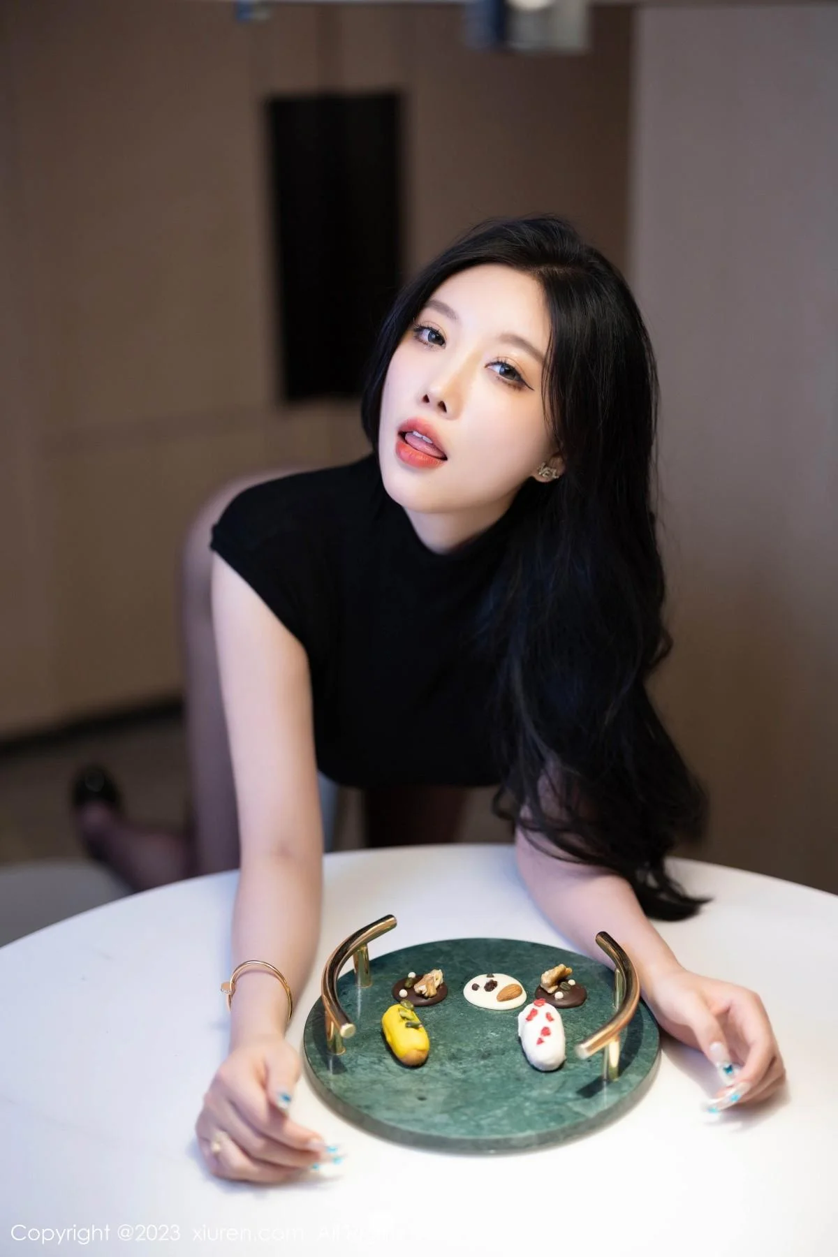 杨晨晨Yome性感黑色上衣配黑短裙露超薄无内黑丝魅惑写真 第 56 张