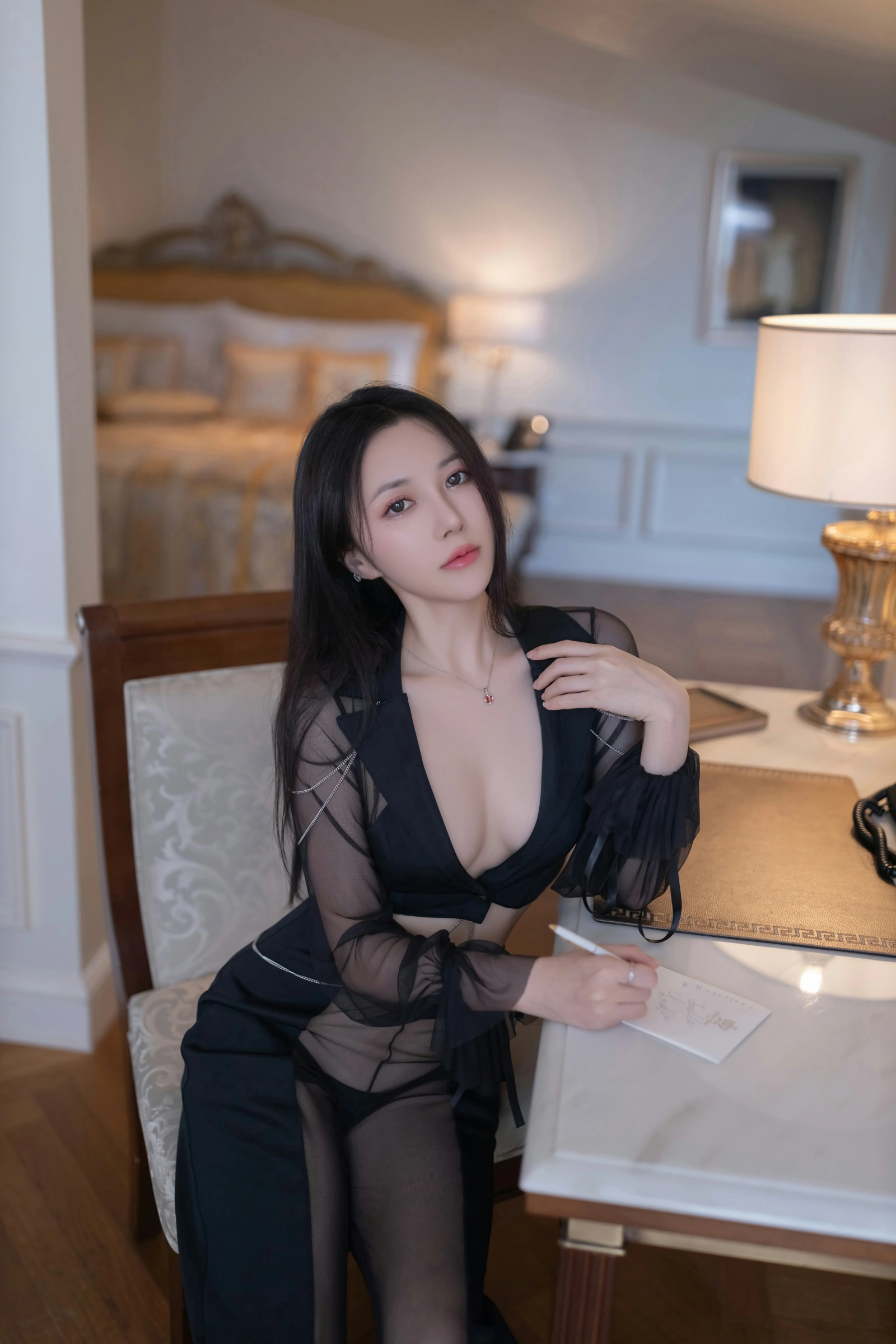 [秀人付费] 鱼子酱 诱人私拍福利 秘书 第 23 张