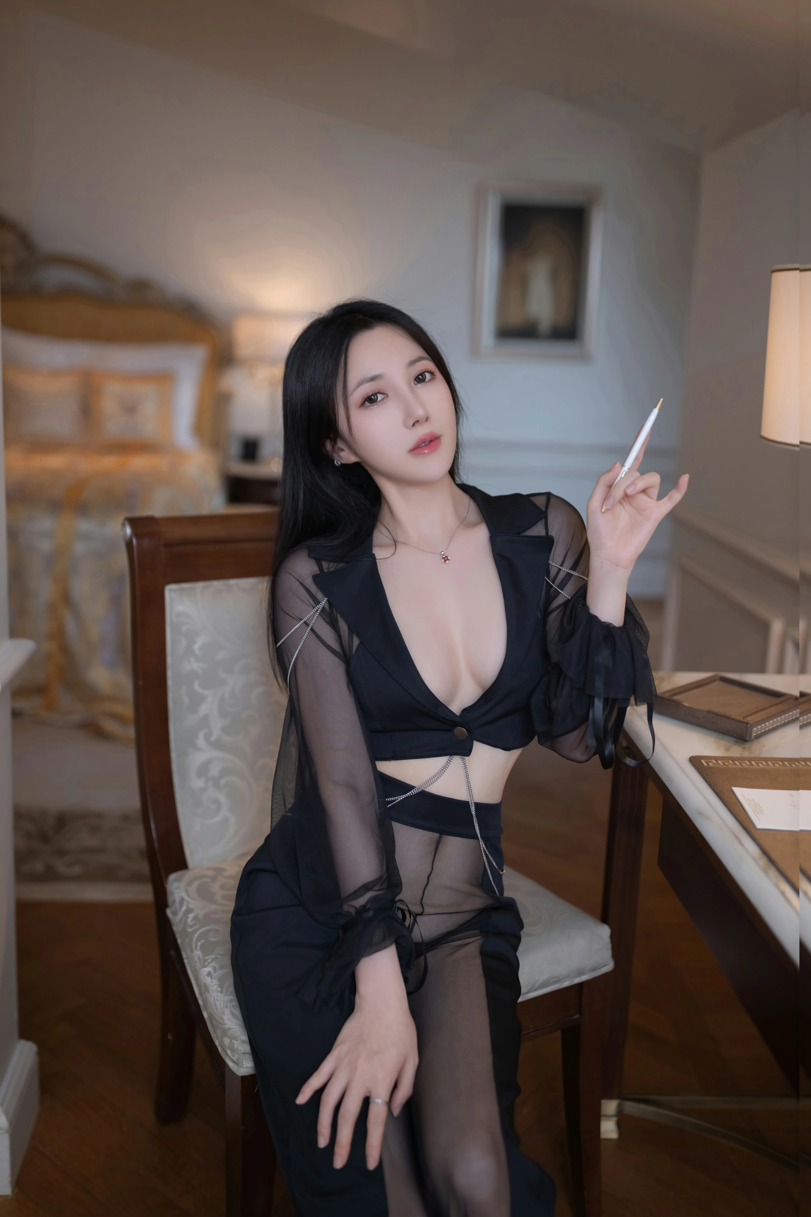 [秀人付费] 鱼子酱 诱人私拍福利 秘书 第 25 张