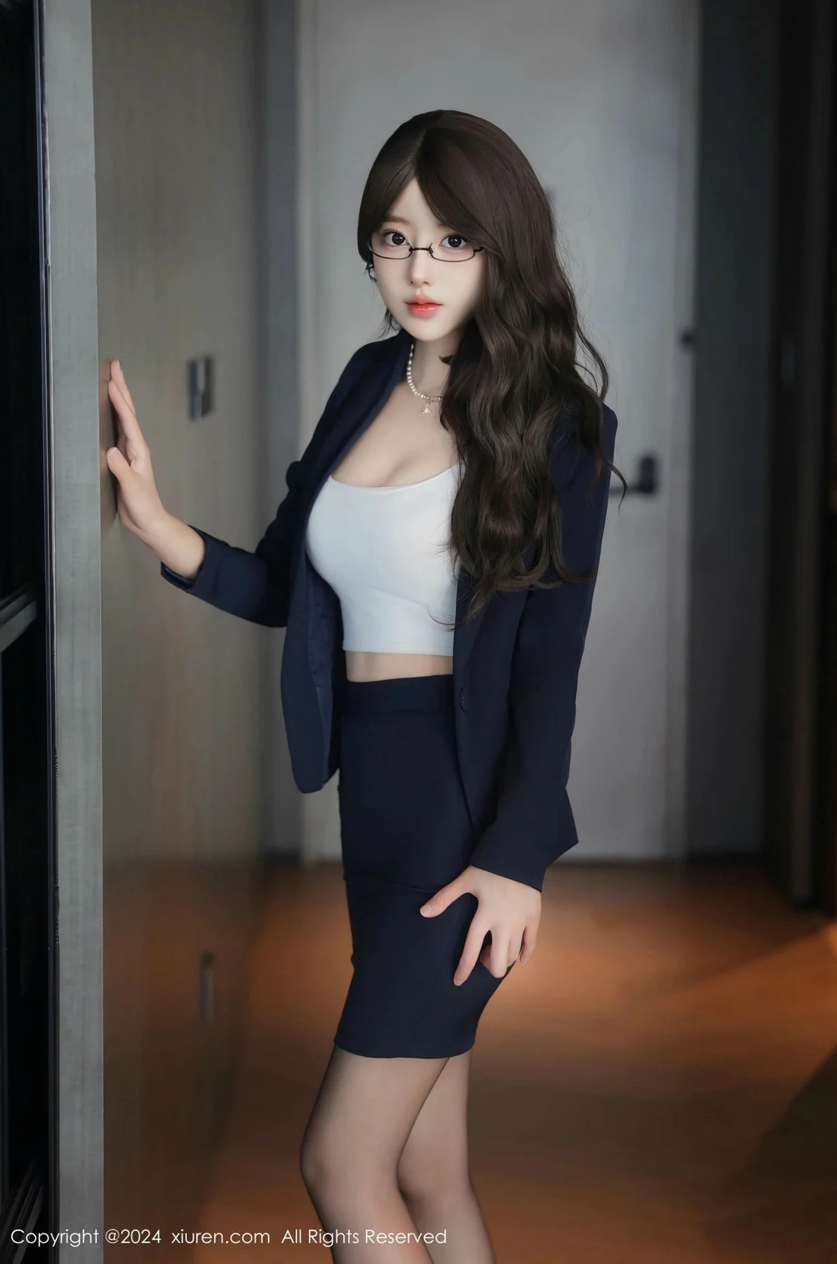 桃妖夭性感OL服饰露白色内衣配超薄黑丝秀曼妙身姿绝美写真 第 1 张
