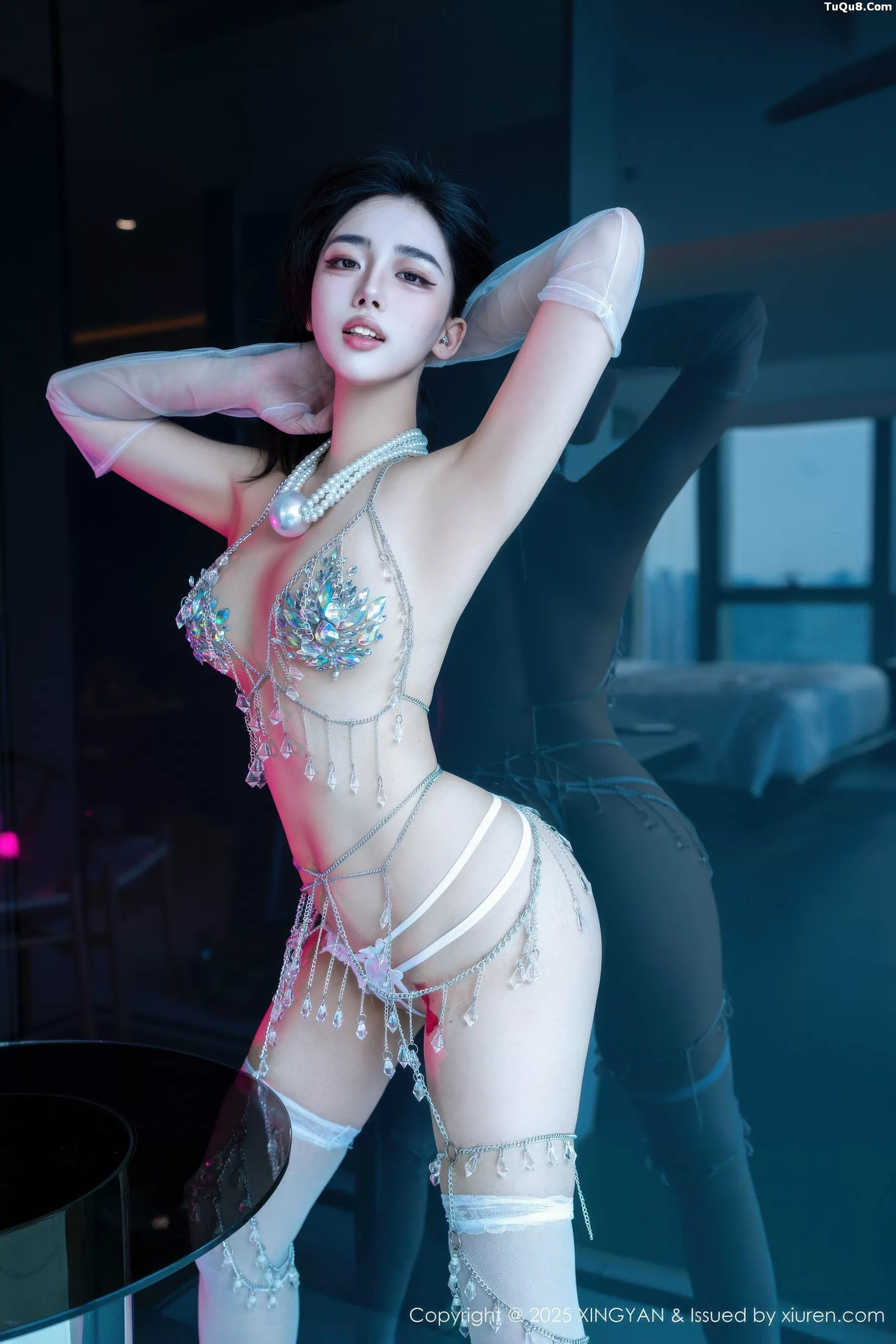 阮福福性感白色珍珠内衣配白色丝袜秀惹火身材绝美写真 第 51 张