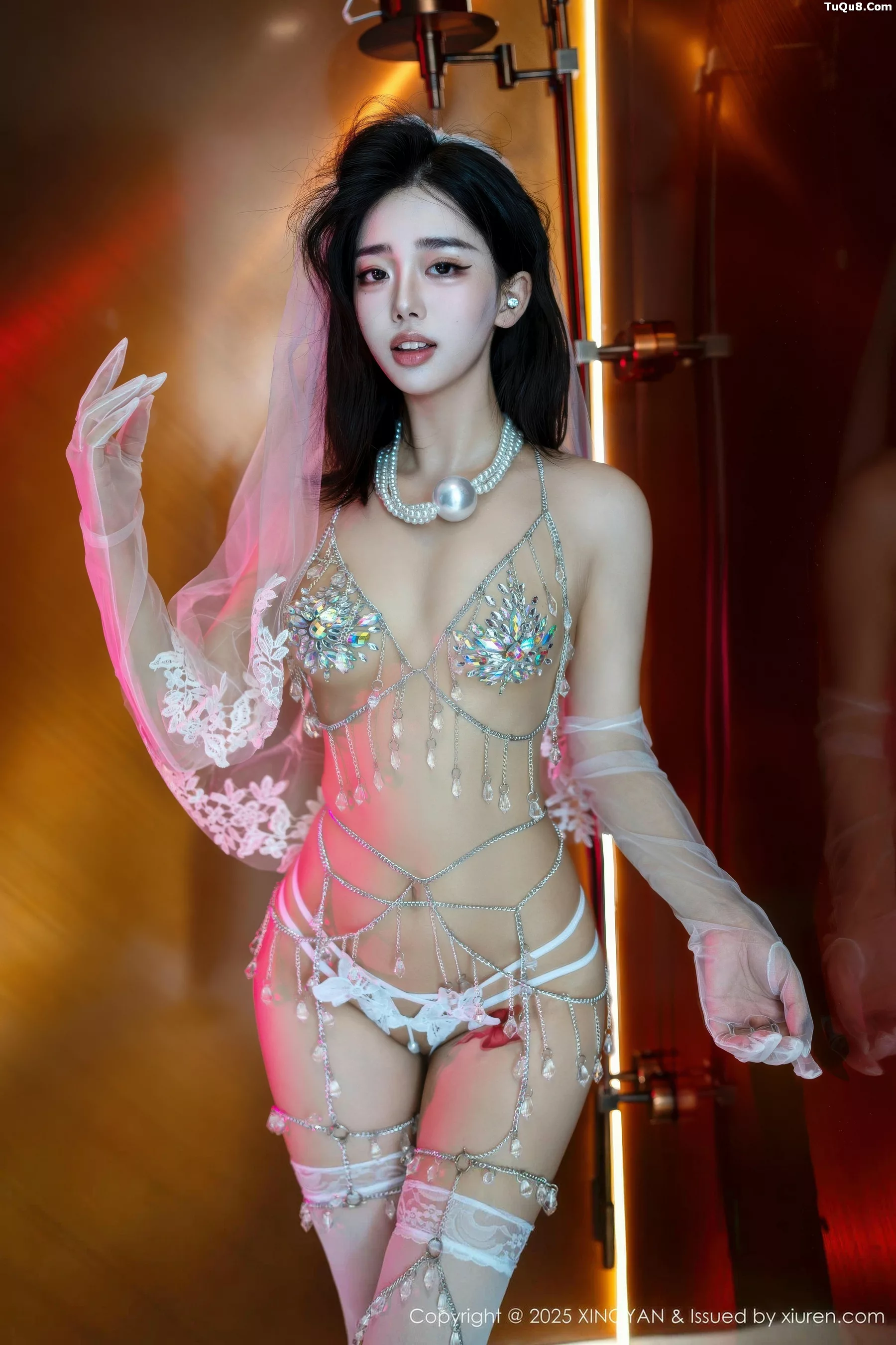 阮福福性感白色珍珠内衣配白色丝袜秀惹火身材绝美写真 第 7 张