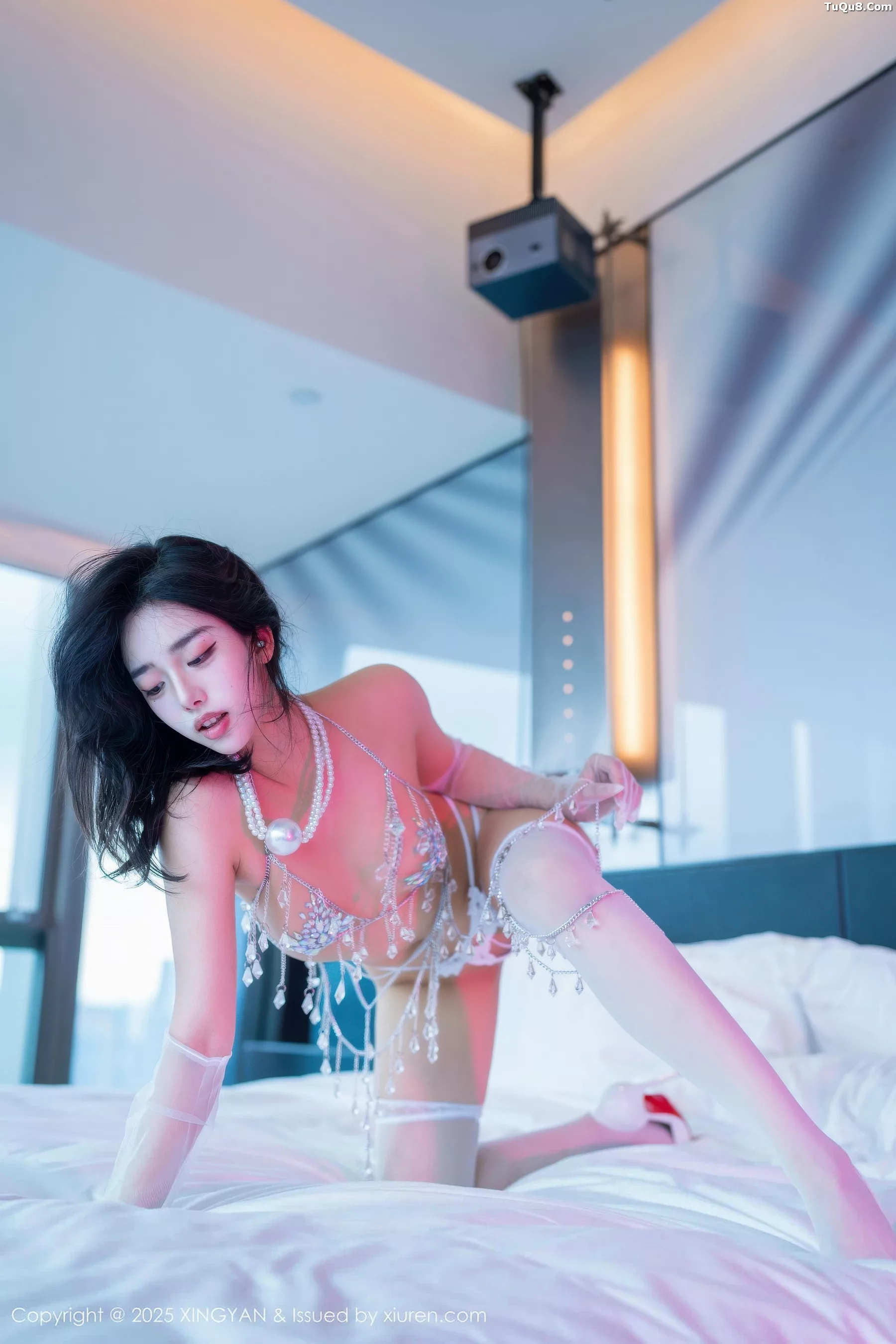 阮福福性感白色珍珠内衣配白色丝袜秀惹火身材绝美写真 第 82 张