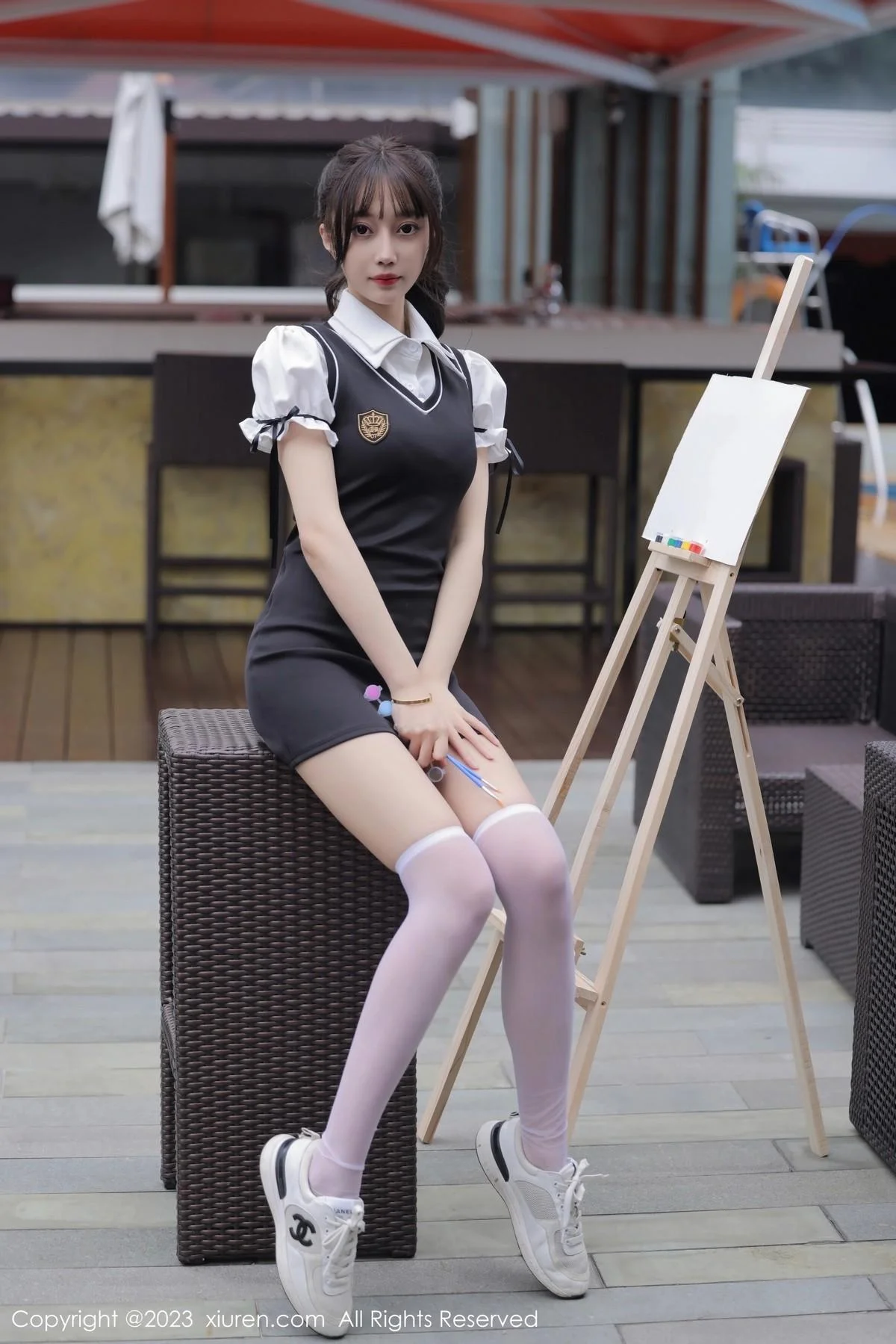 玥儿玥er脱性感白T露白色内衣配白丝袜秀曼妙身姿绝美写真 第 1 张