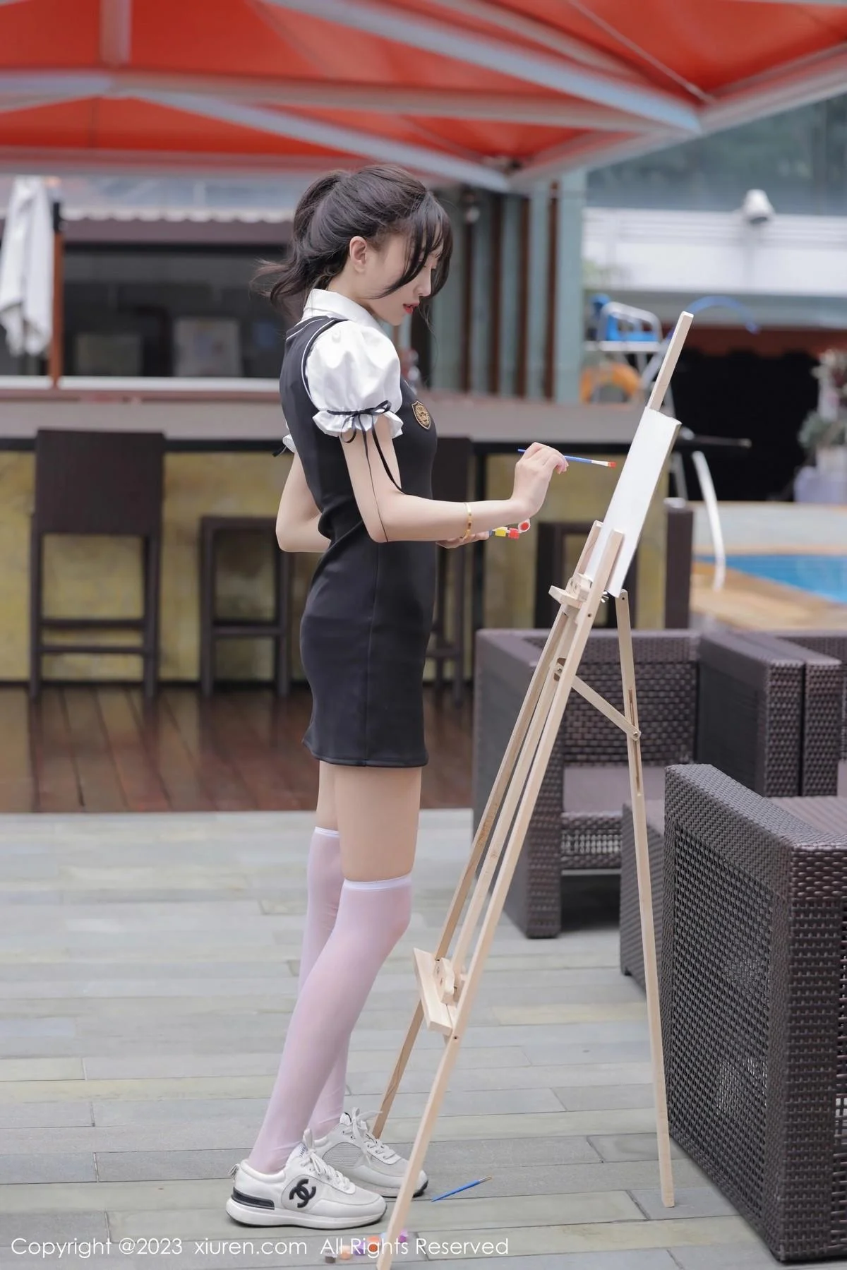 玥儿玥er脱性感白T露白色内衣配白丝袜秀曼妙身姿绝美写真 第 13 张